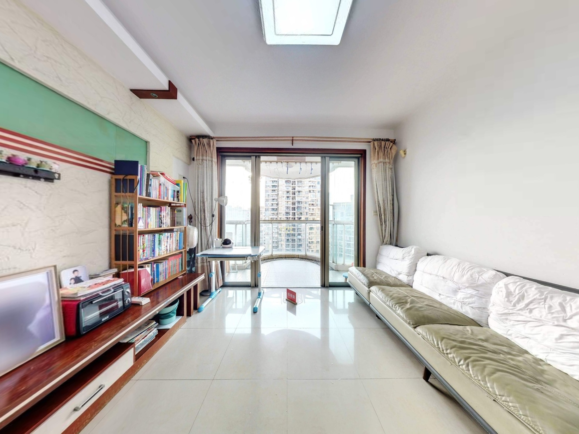 蔚蓝海岸三期诚心出售，方正户型，通风采光佳，优质学校环绕，地面花园尽享宁静，人车分流安全舒适。-深圳蔚蓝海岸三期二手房