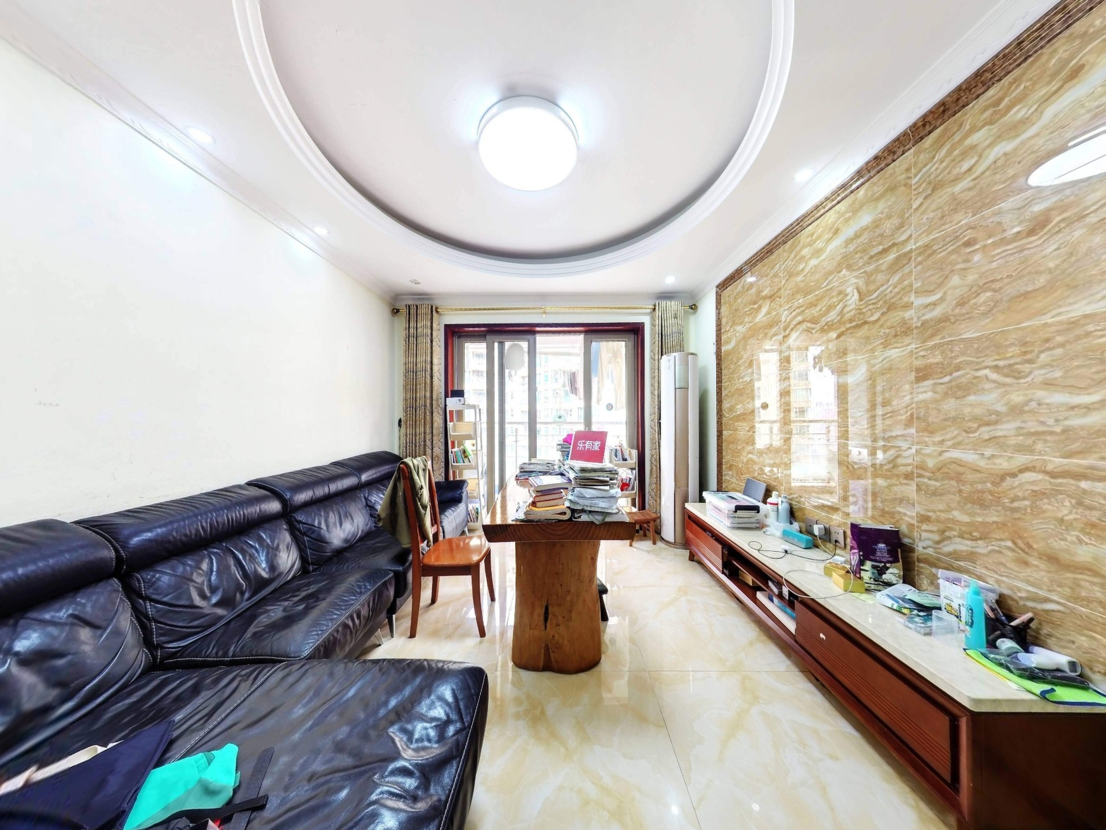 东向三室两厅，宽敞舒适，公园环绕，地铁便捷出行，理想家庭居所。