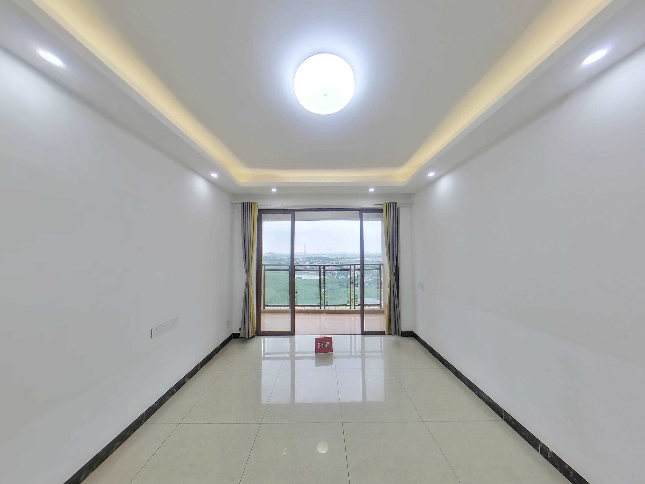 珠江源昌花园，方正户型，通风采光佳！车位充足，带地面花园、入户花园，业主诚心出售，随时看房！