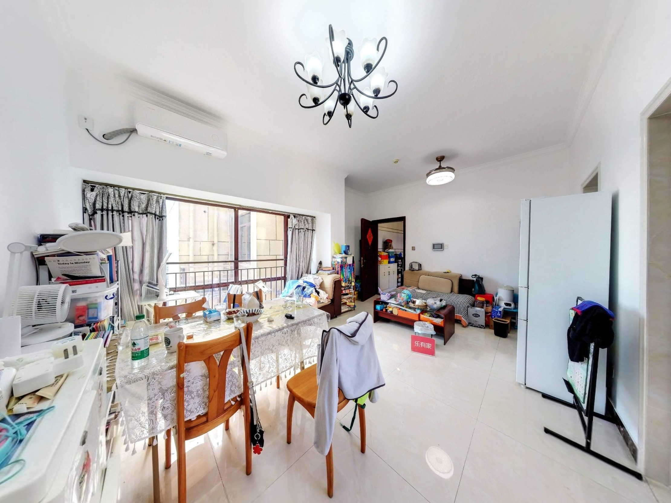 南北通透3室2厅，近地铁与公园，出行便利，舒适生活空间。