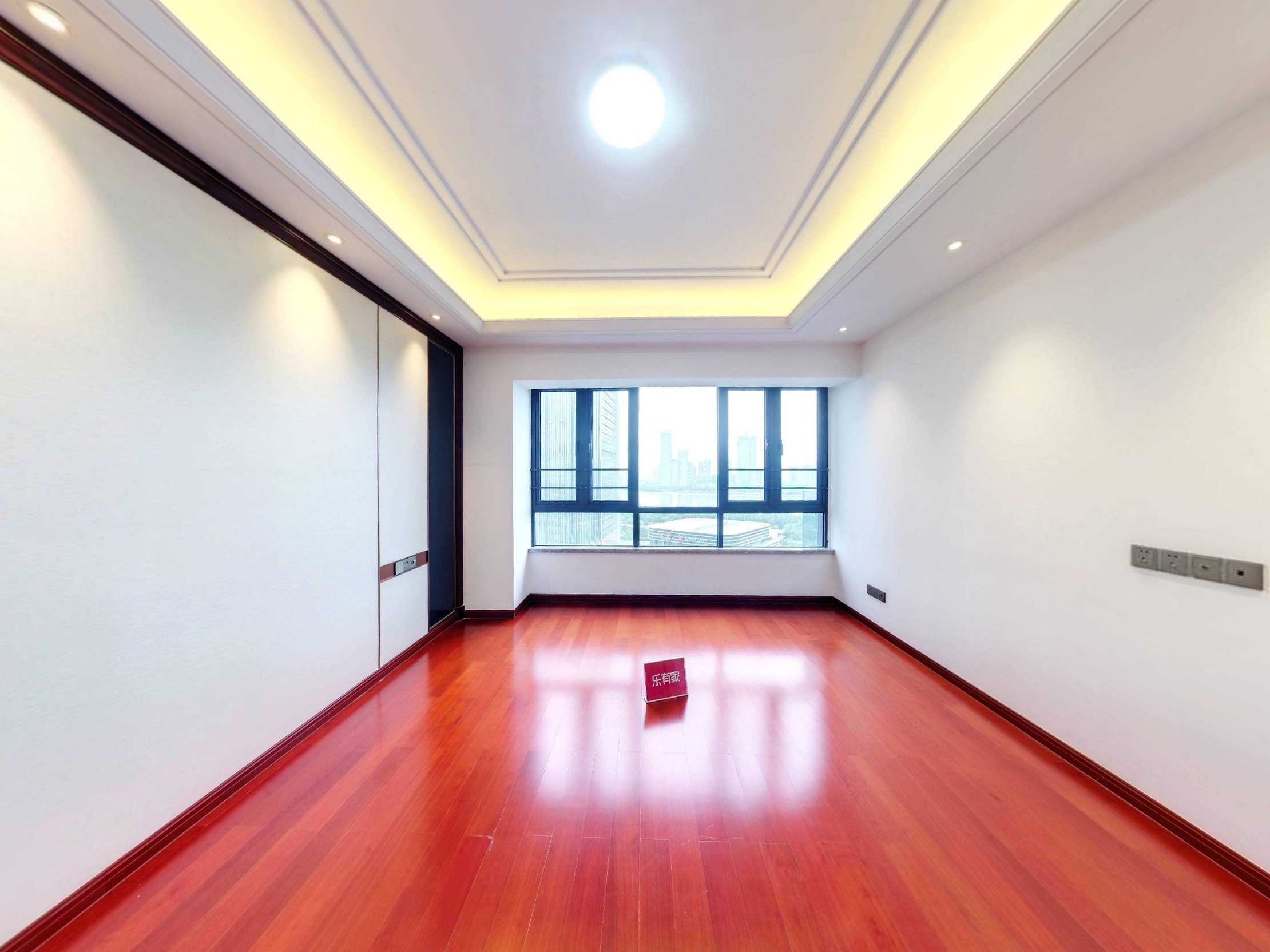 一线江景，金茂湾三期中层大平层