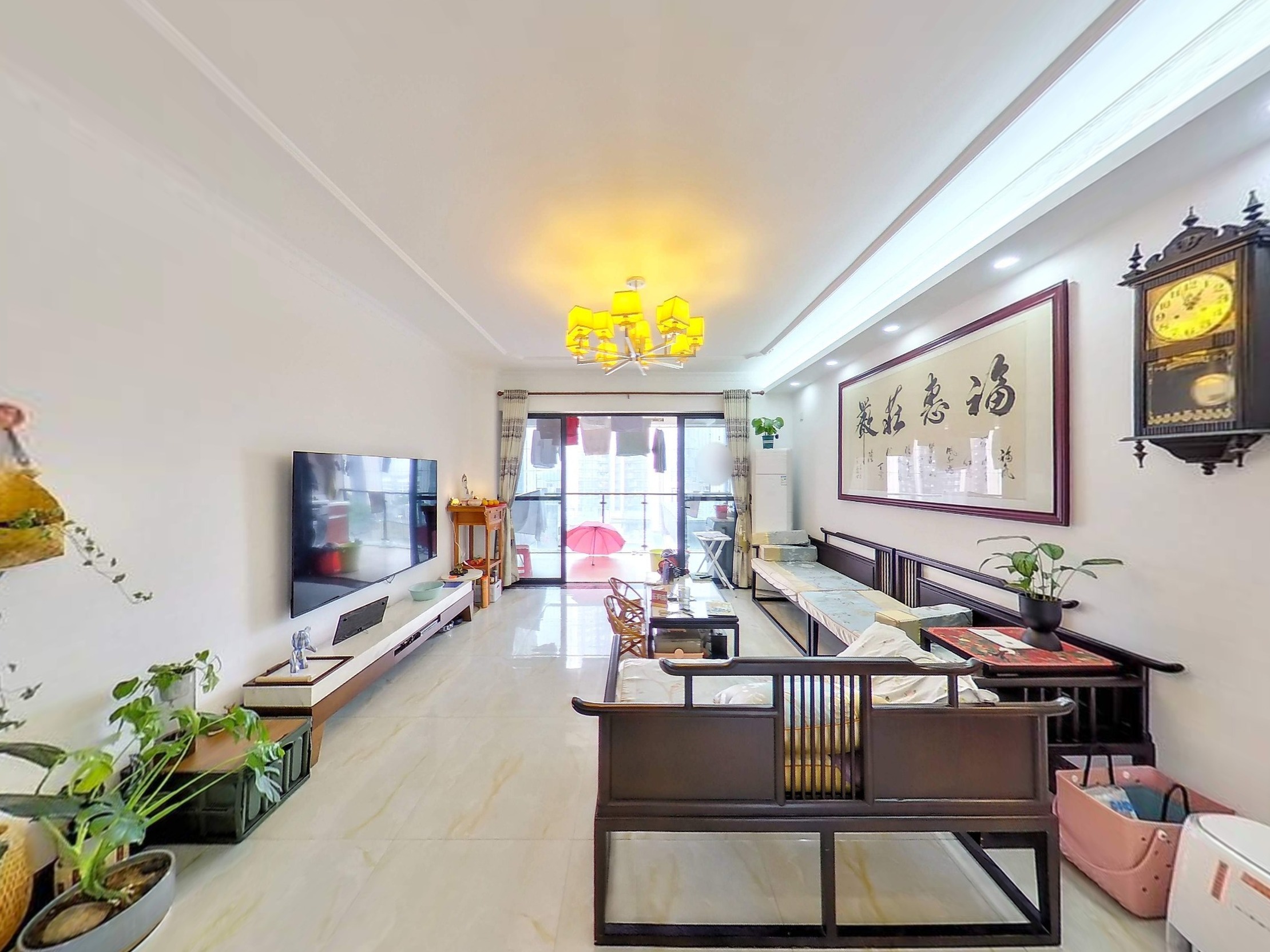 南向六室两厅，宽敞舒适，公园环绕，地铁便捷，理想家庭居所。-佛山深房传麒山二手房