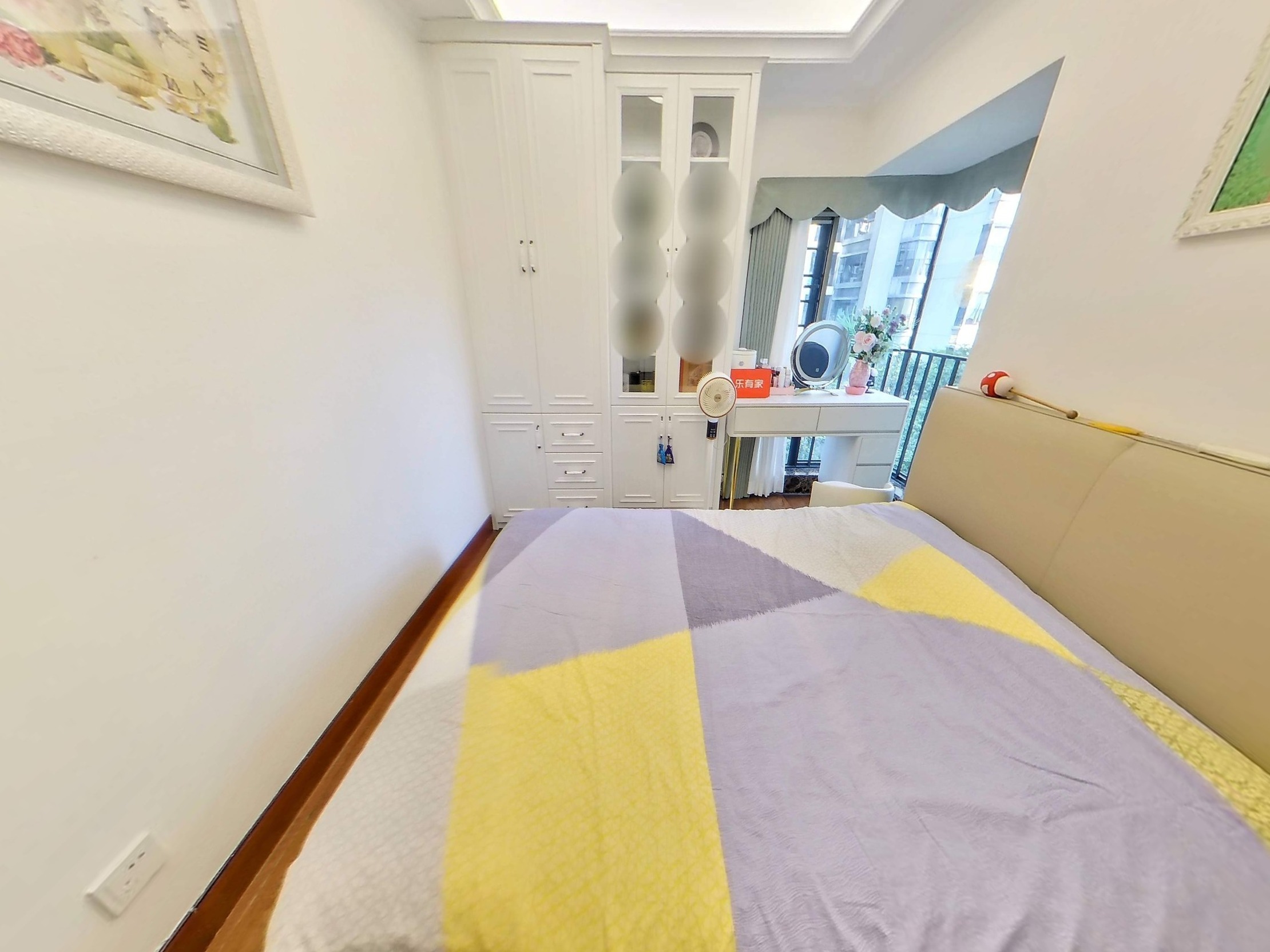 南北通透5室2厅，近地铁与公园，出行便利，适合大家庭居住。