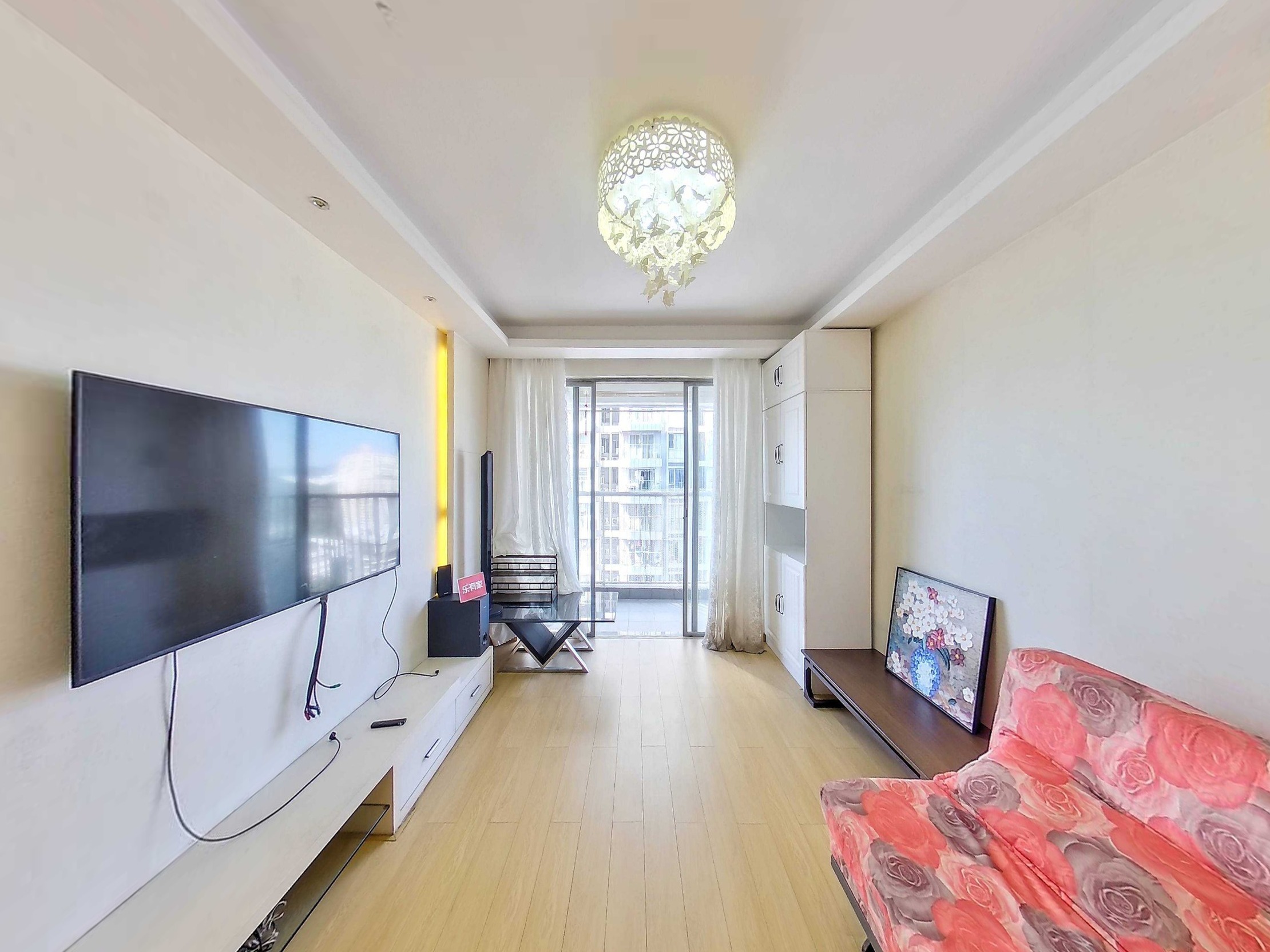 07年花园社区，厅出阳台，双龙抱珠格局