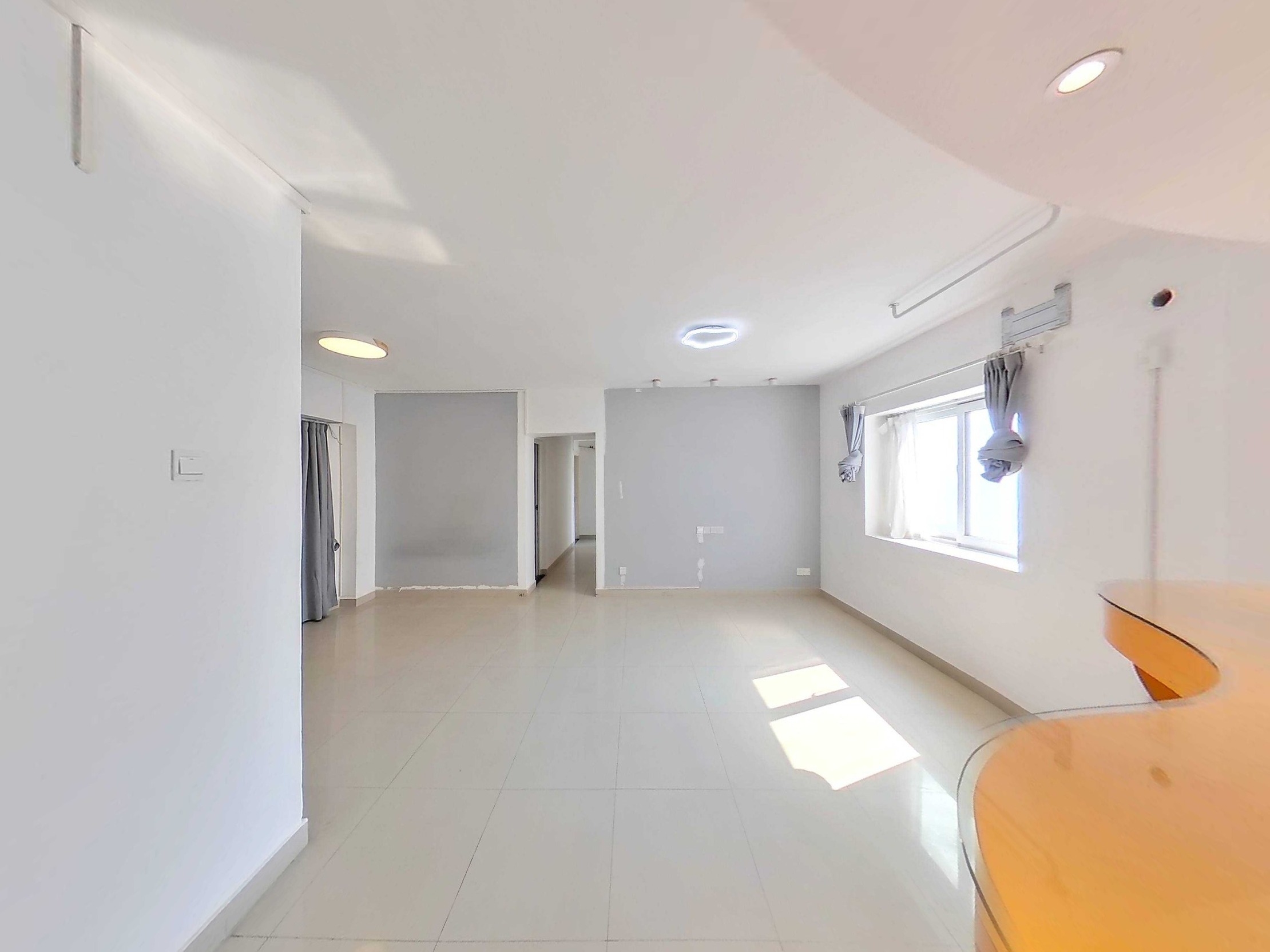 东南朝向三室两厅，公园环绕，地铁便捷，舒适生活尽在此处。