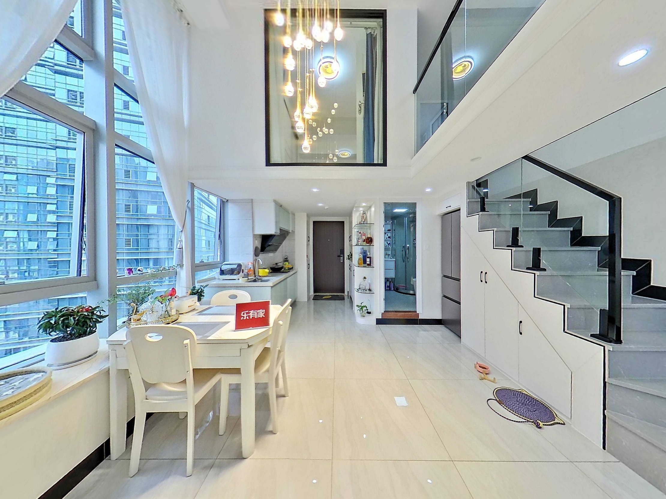 凤凰城优质房源，东南朝向，通透明亮。两室两厅设计，空间灵活，适合家庭居住或投资。改造空间大，自由发挥您的创意！-深圳龙光玖龙台三期（商办）二手房