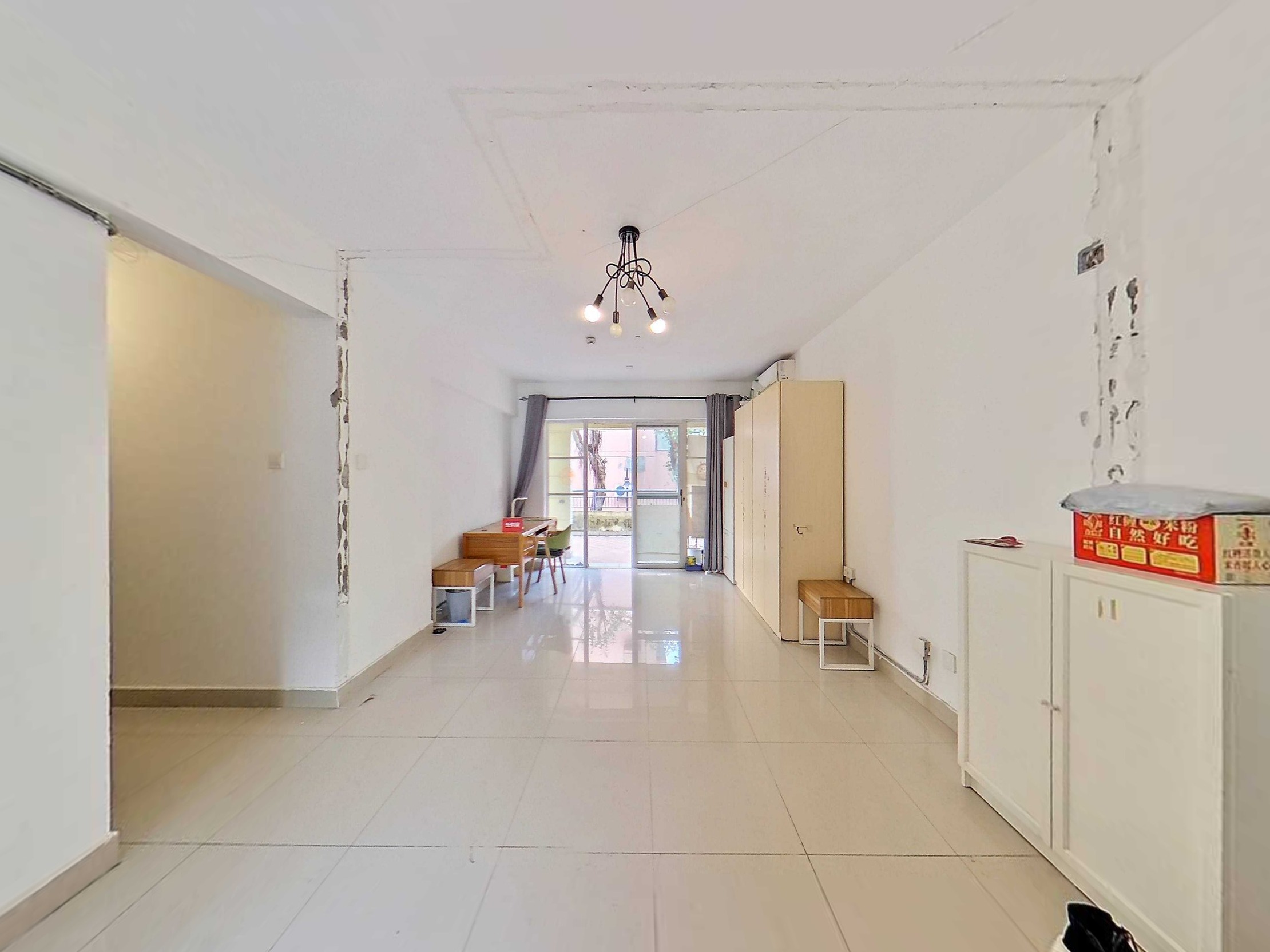 四季花城一楼有露台，位置安静，采光通风好