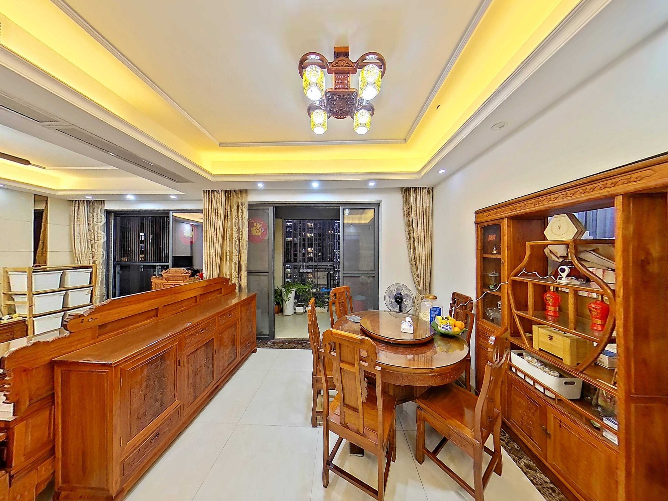 南北通透四室两厅，宽敞舒适，公园环绕，地铁便捷出行，理想家庭之选！