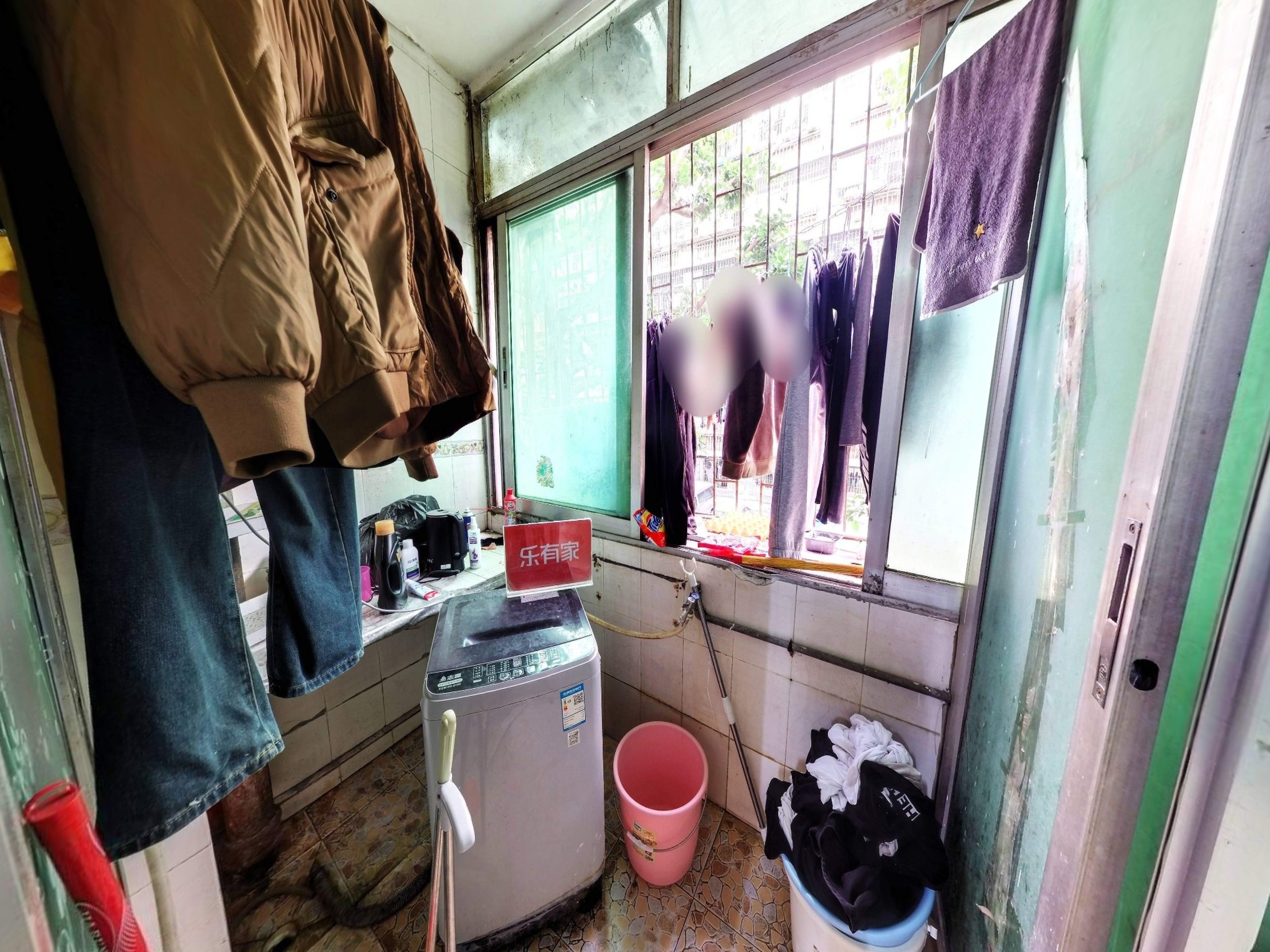 鹏基公寓诚心出售，朝南采光优越，低于均价，人车分流，生活便利，机会难得，不容错过！