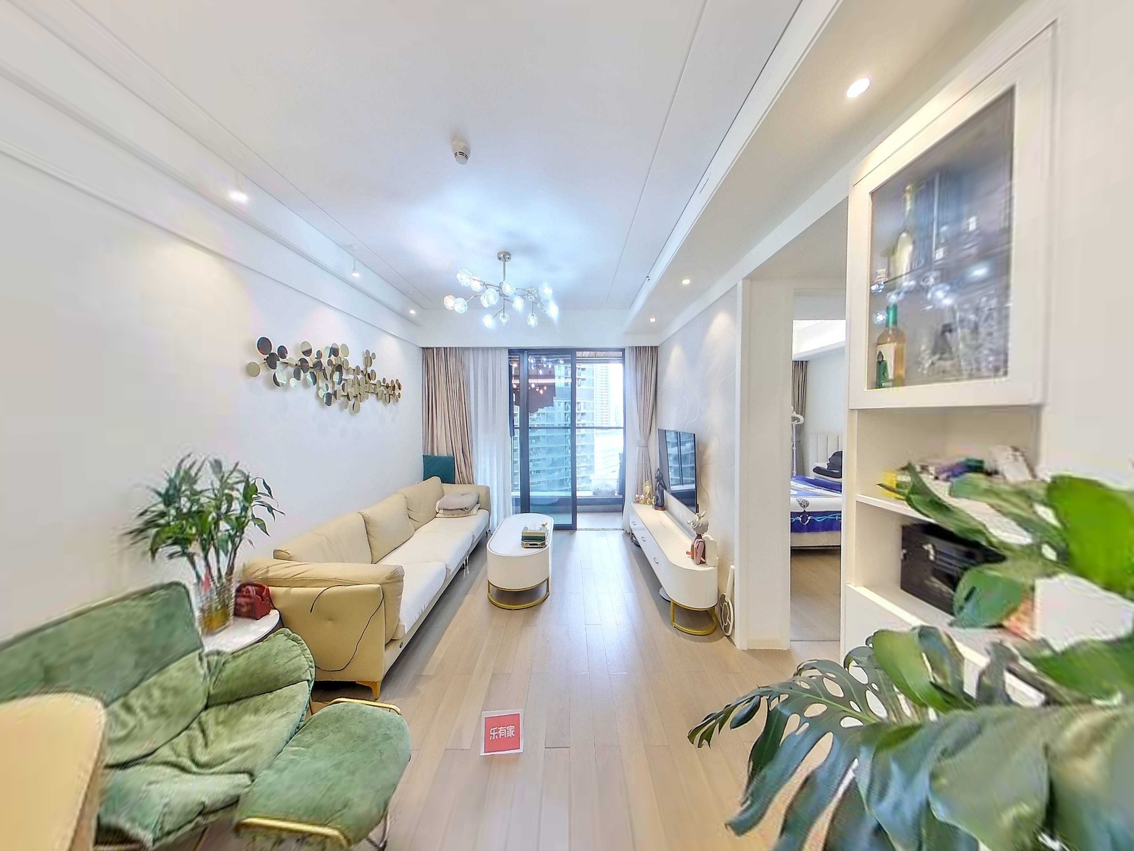 地铁旁优质三室两厅，享受便捷生活，小区内花园绿意盎然，理想家居选择。-深圳招商中环二手房