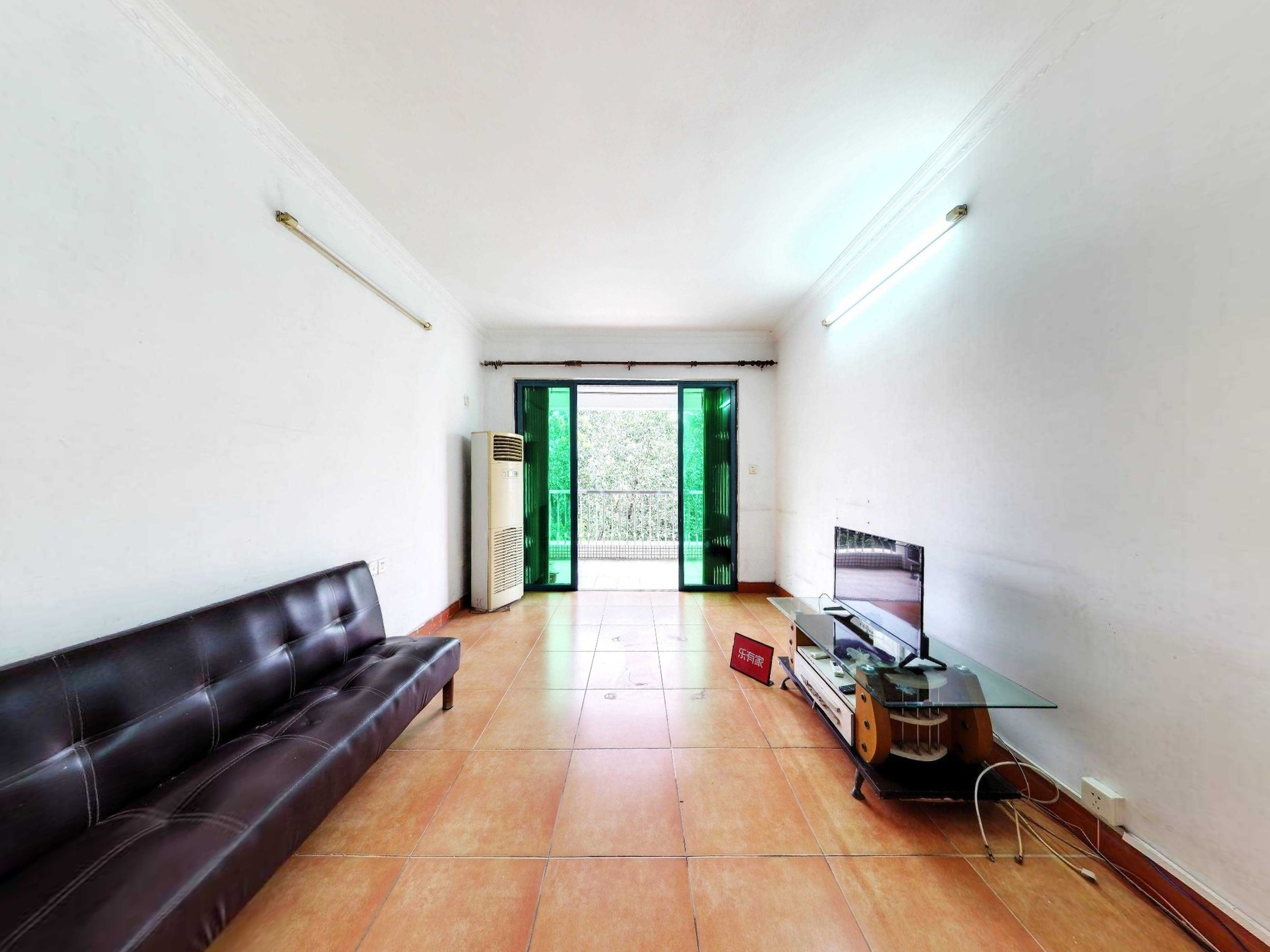 富华总站旁，装修2房，通风采光好