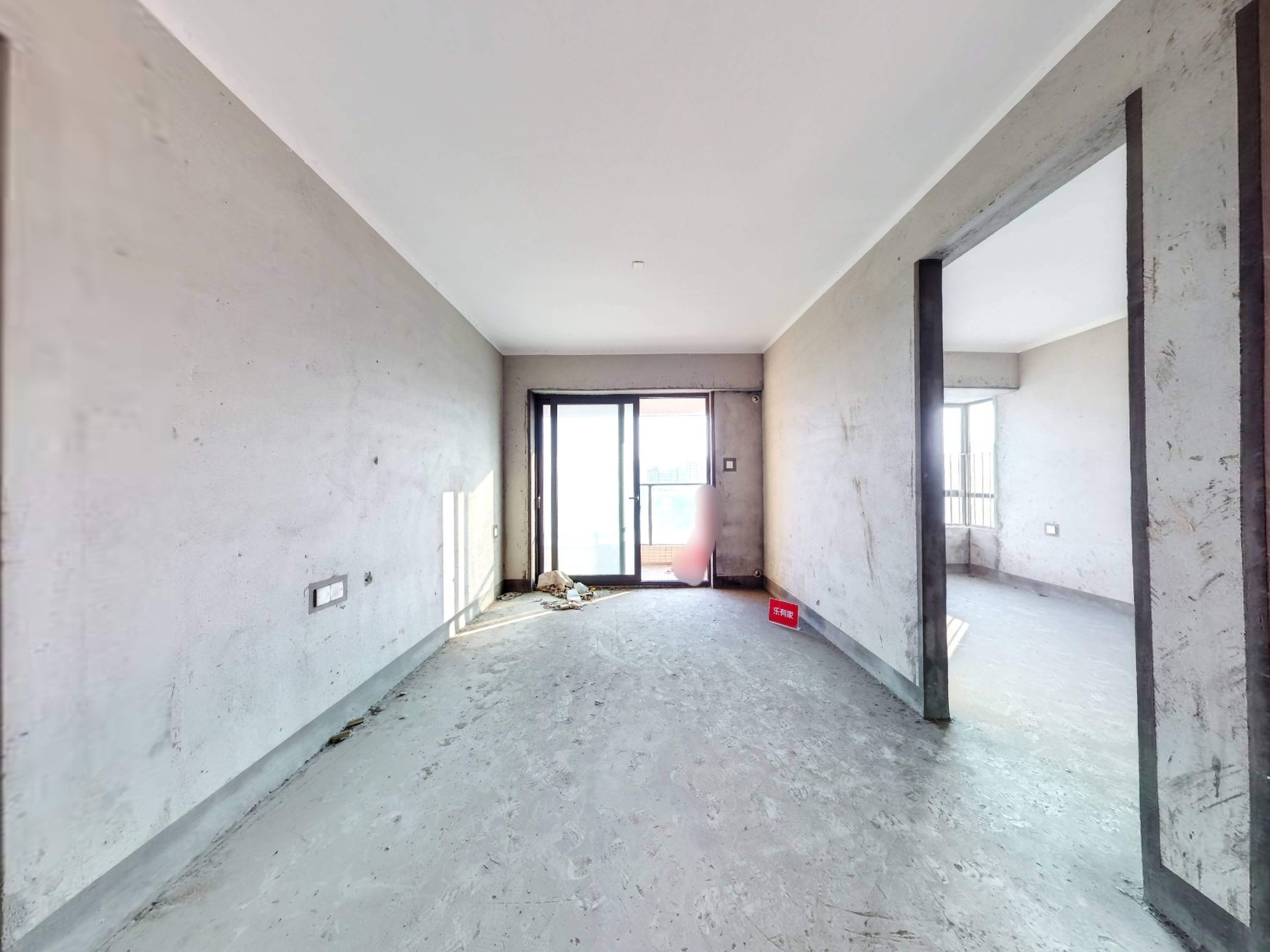 3房带花园，重点学校旁，方正格局，舒适宜居。