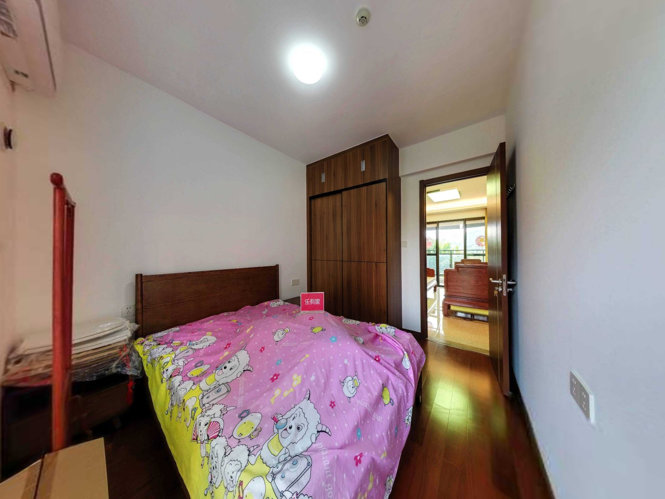 万科柏悦湾精装四房出售，安静不靠路