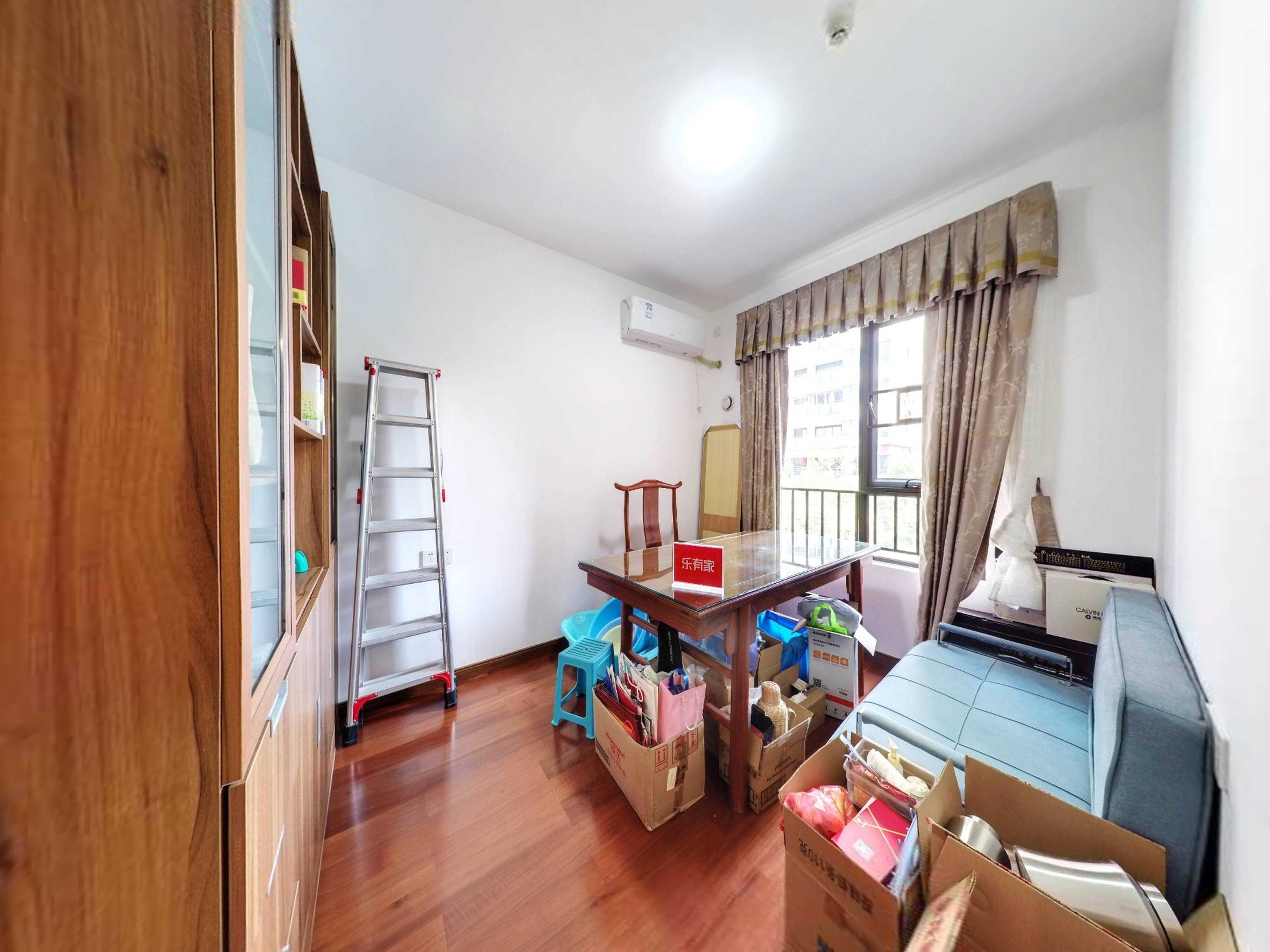 万科柏悦湾精装四房出售，安静不靠路