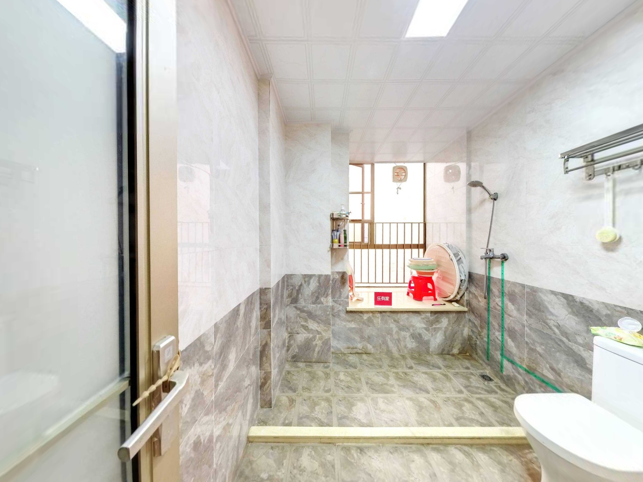 天宏绿茵豪庭 5房2厅4卫 195.97㎡