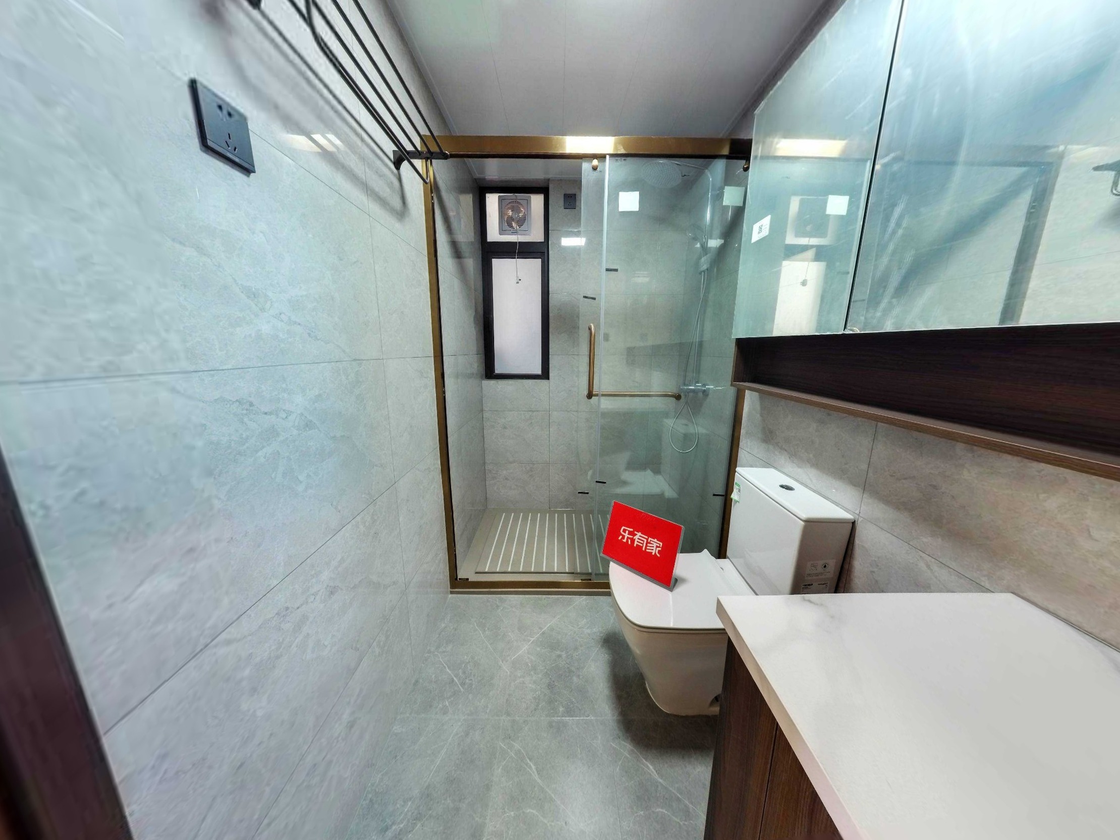 鸿瑞花园南精装3室2厅110.06m²出租