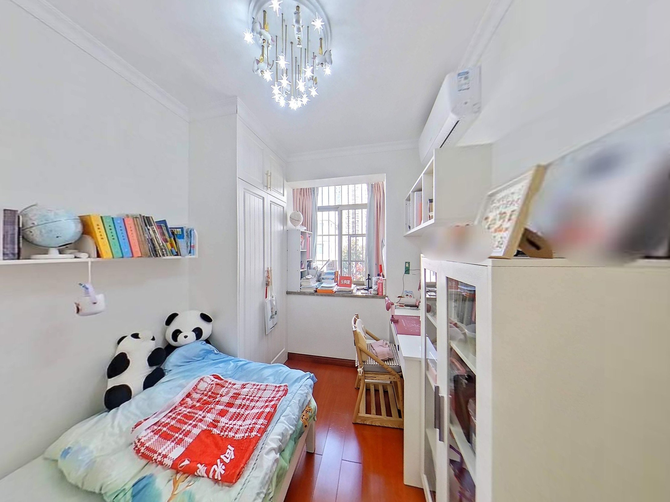 新出豪装大三房，全新装修，安静舒适