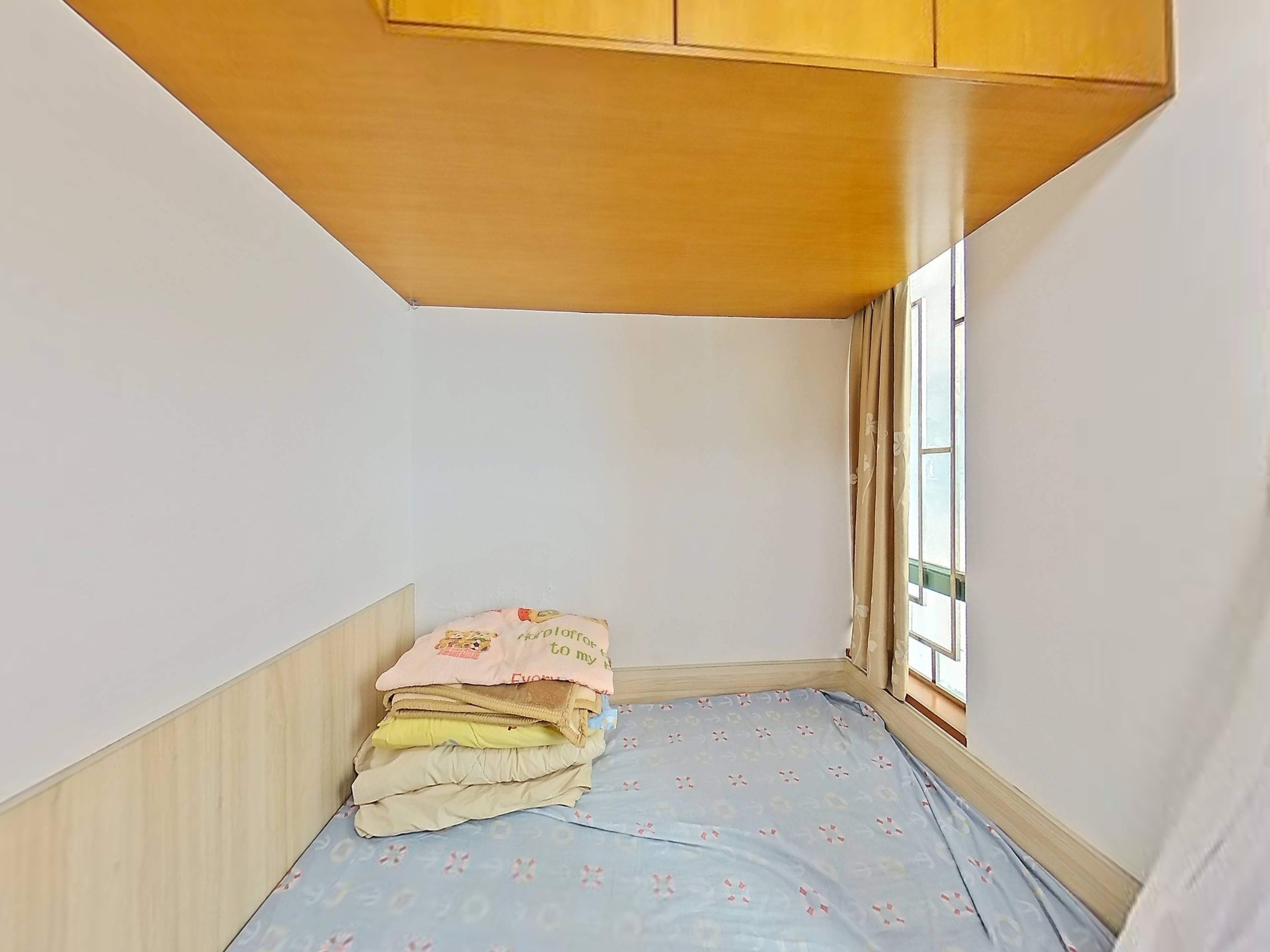 私密性强，户型方正，空间利用率高。