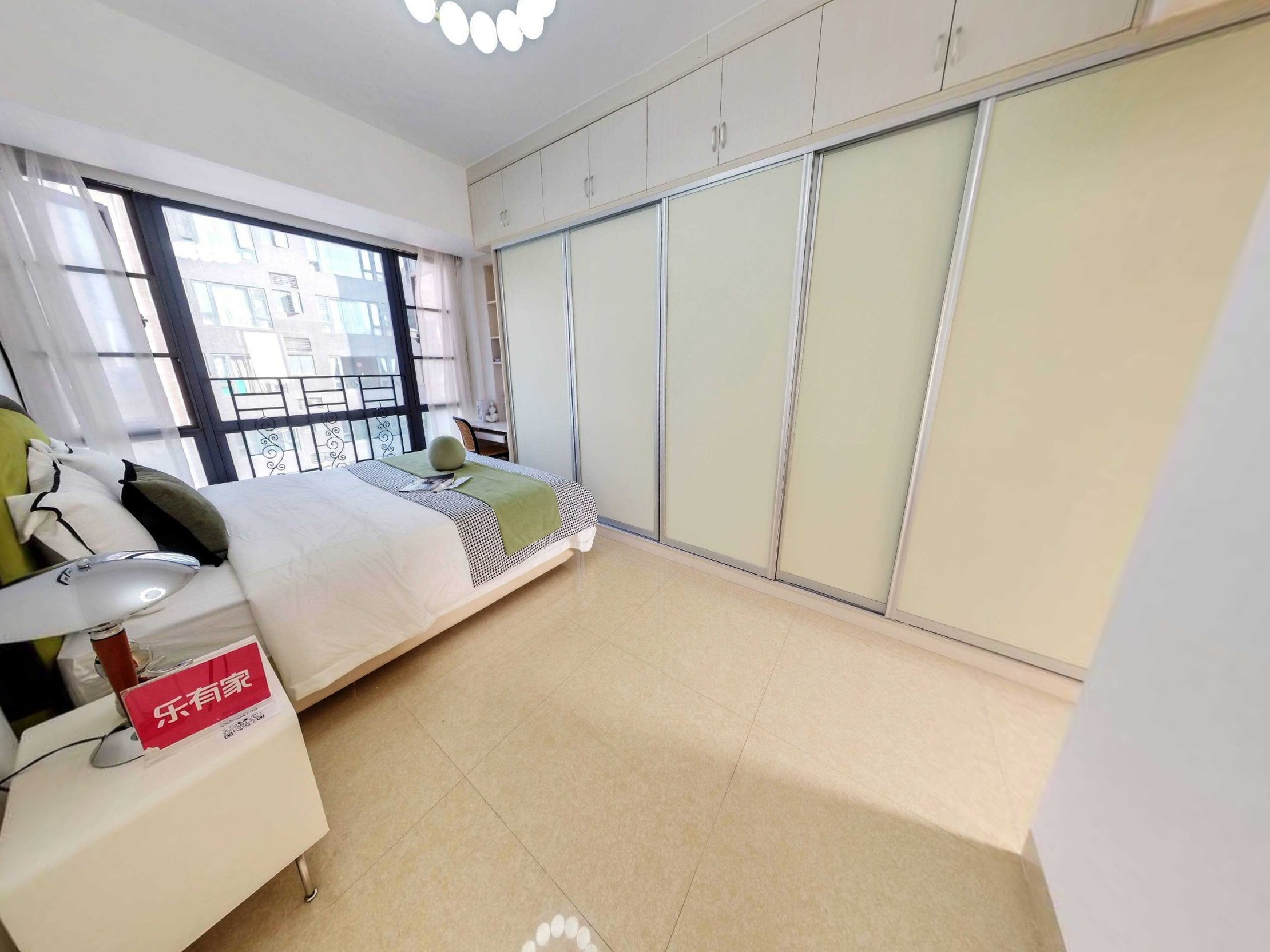 东南朝向4室2厅，公园旁近地铁，出行便利，宽敞舒适，理想家庭居所。