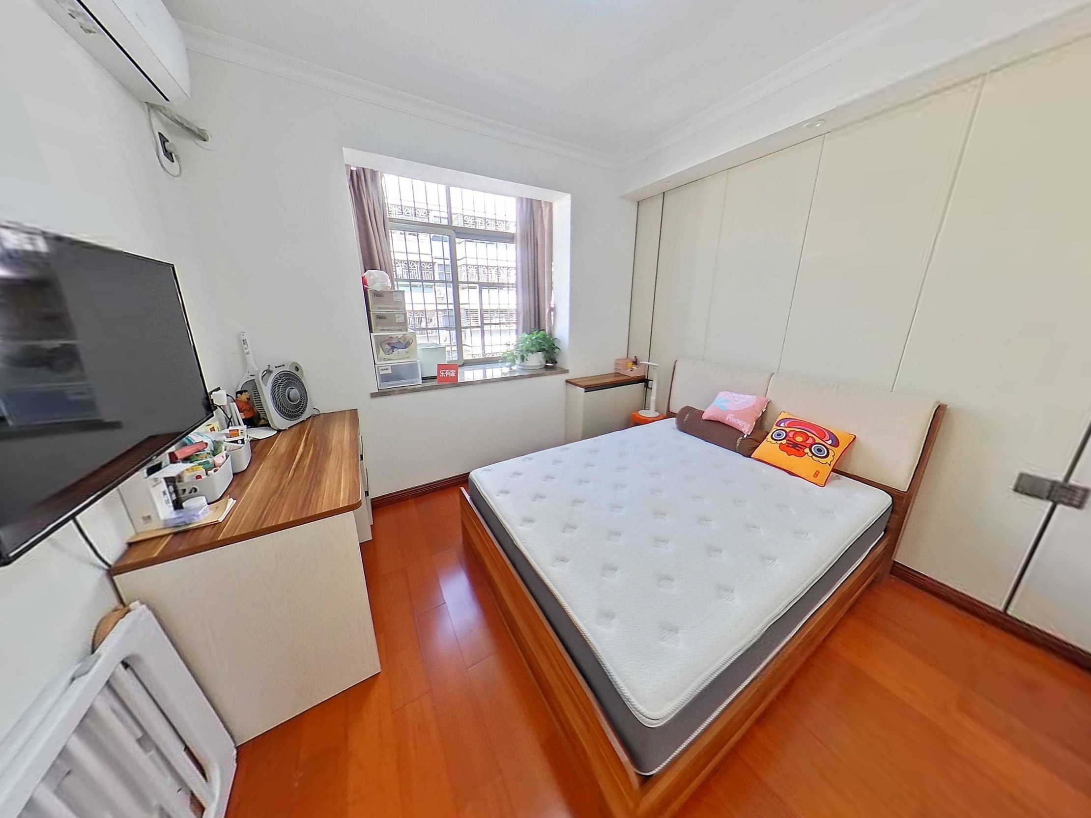 新出豪装大三房，全新装修，安静舒适