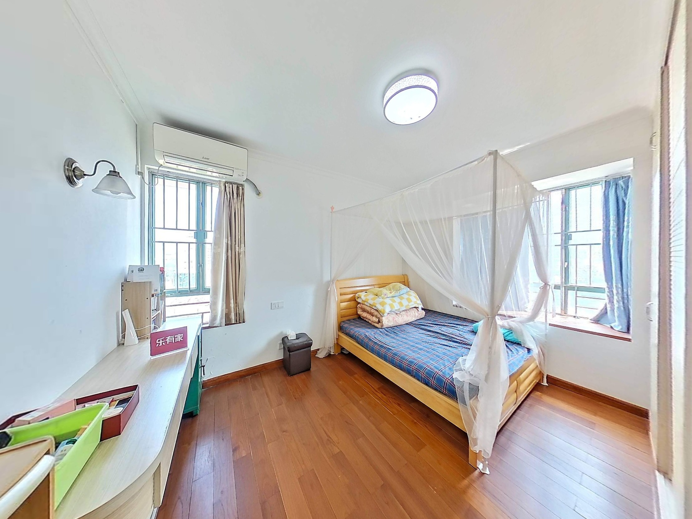 私密性强，户型方正，空间利用率高。