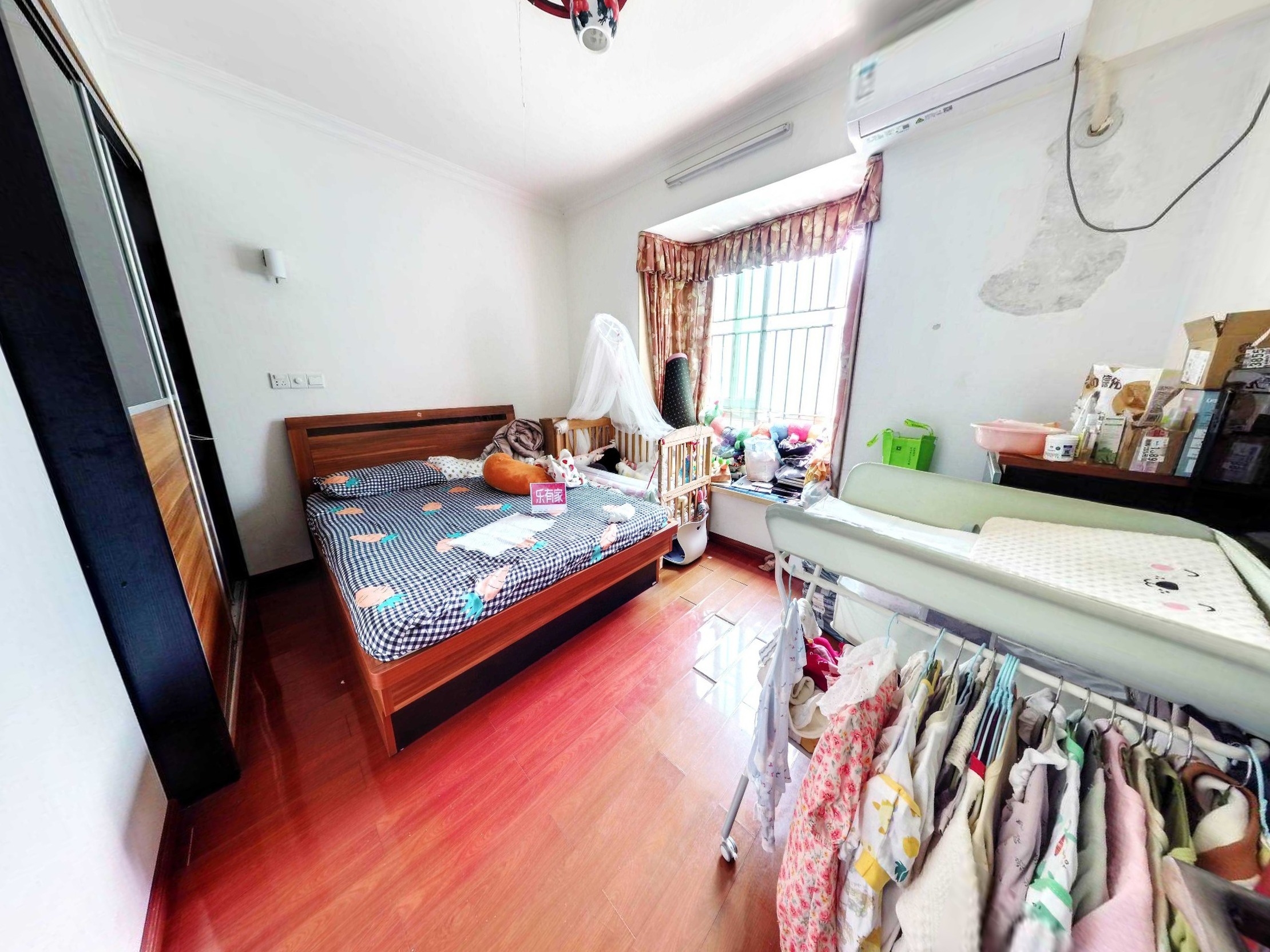 地铁口50米电梯大三房诚心出售