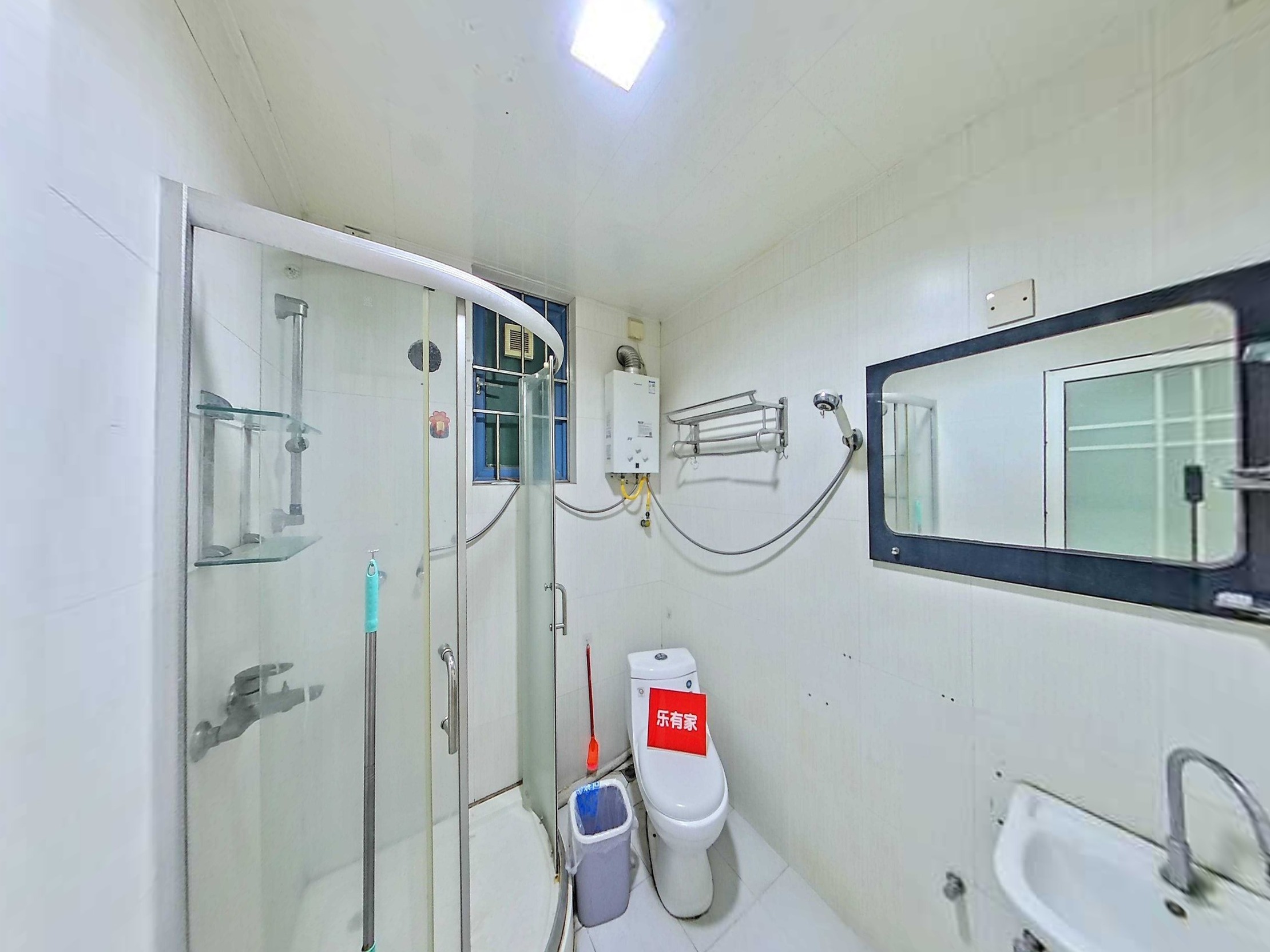 横岗地铁口，电梯三房