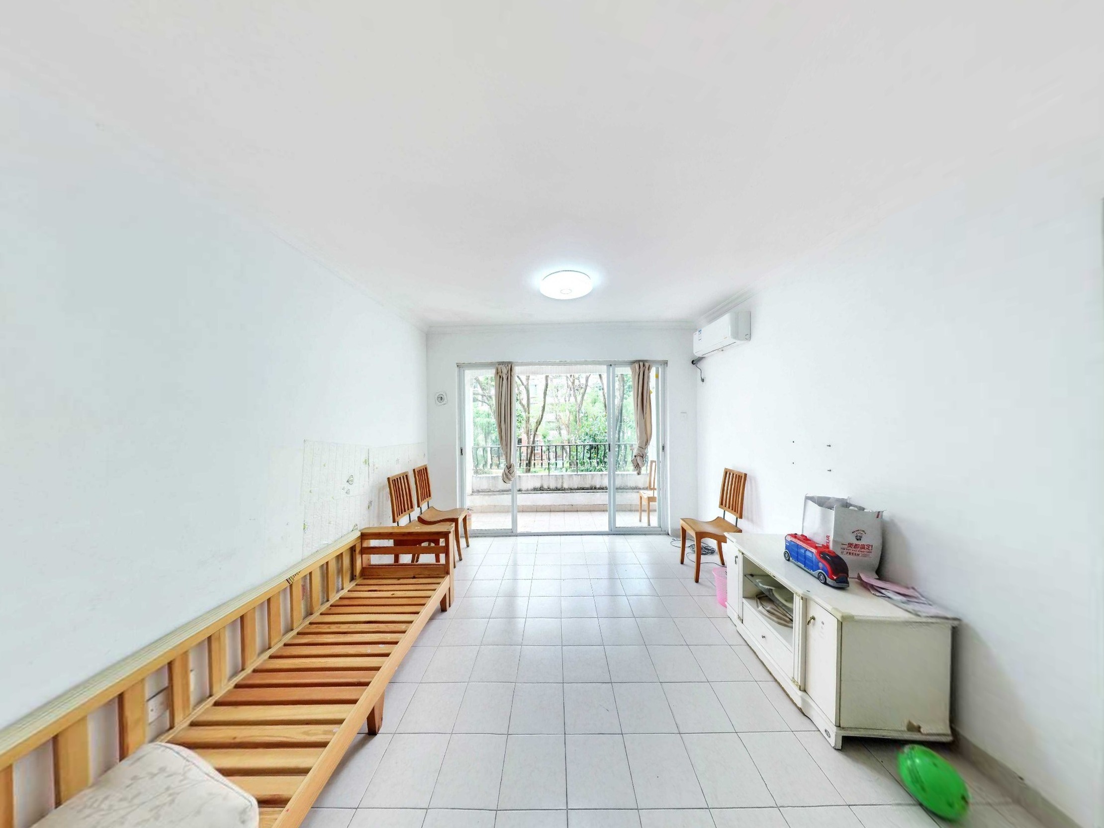 中海怡翠新出空房中楼层3房，近大门口