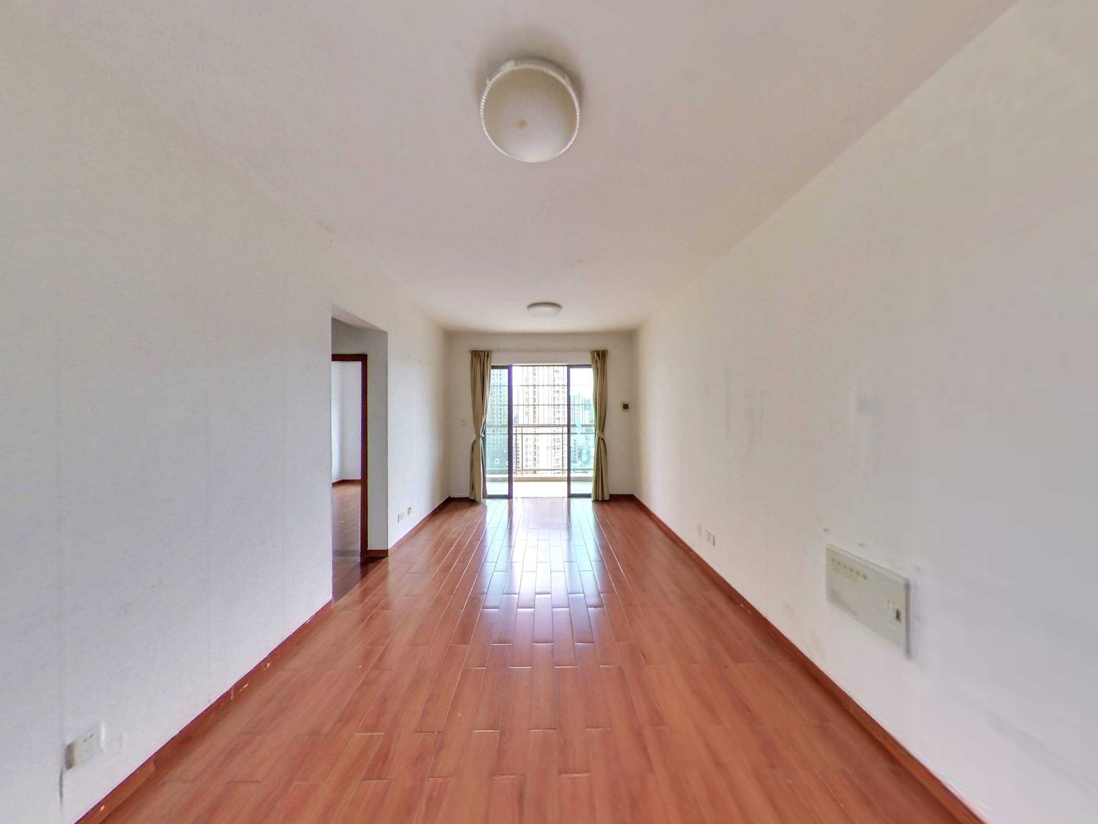 前山新城西北精装2室2厅74.18m²
