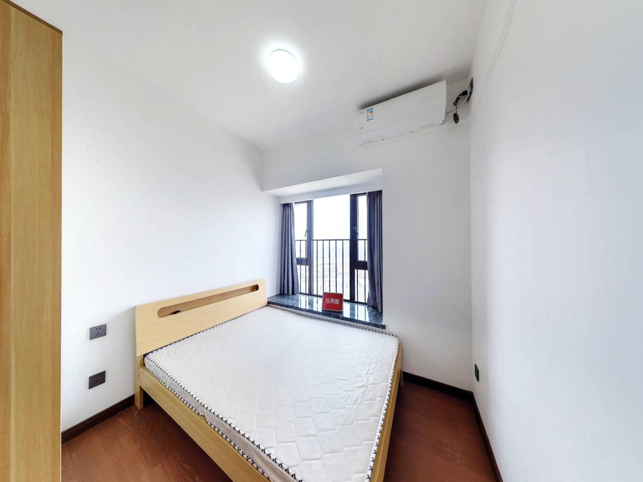 星河东悦湾 东 精装 4室 2厅 