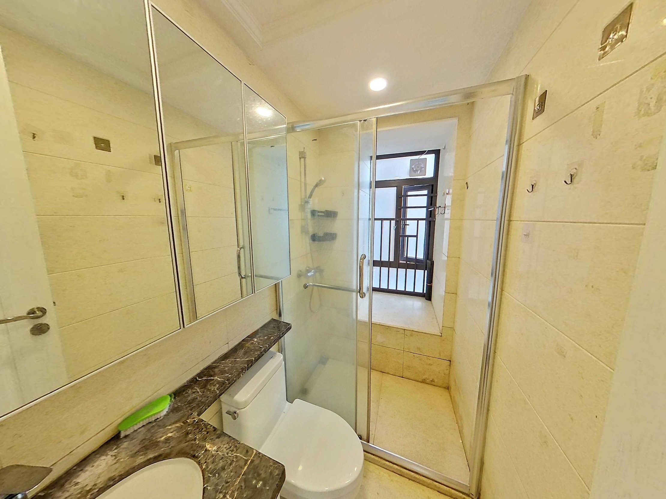 龙光玖龙玺四房有大露台，业主全新装修，看房有密码