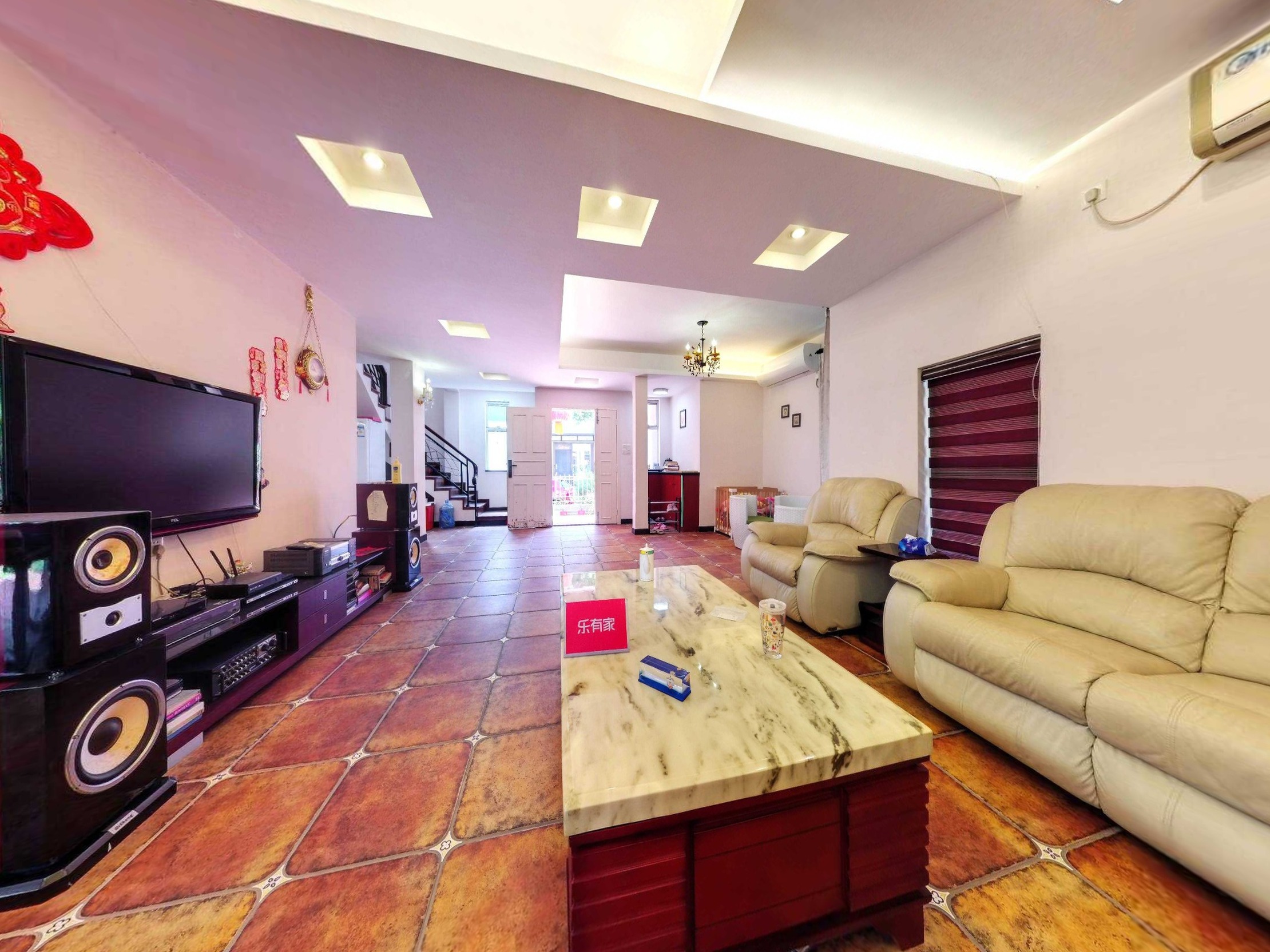 业主诚心，花园很方正的，