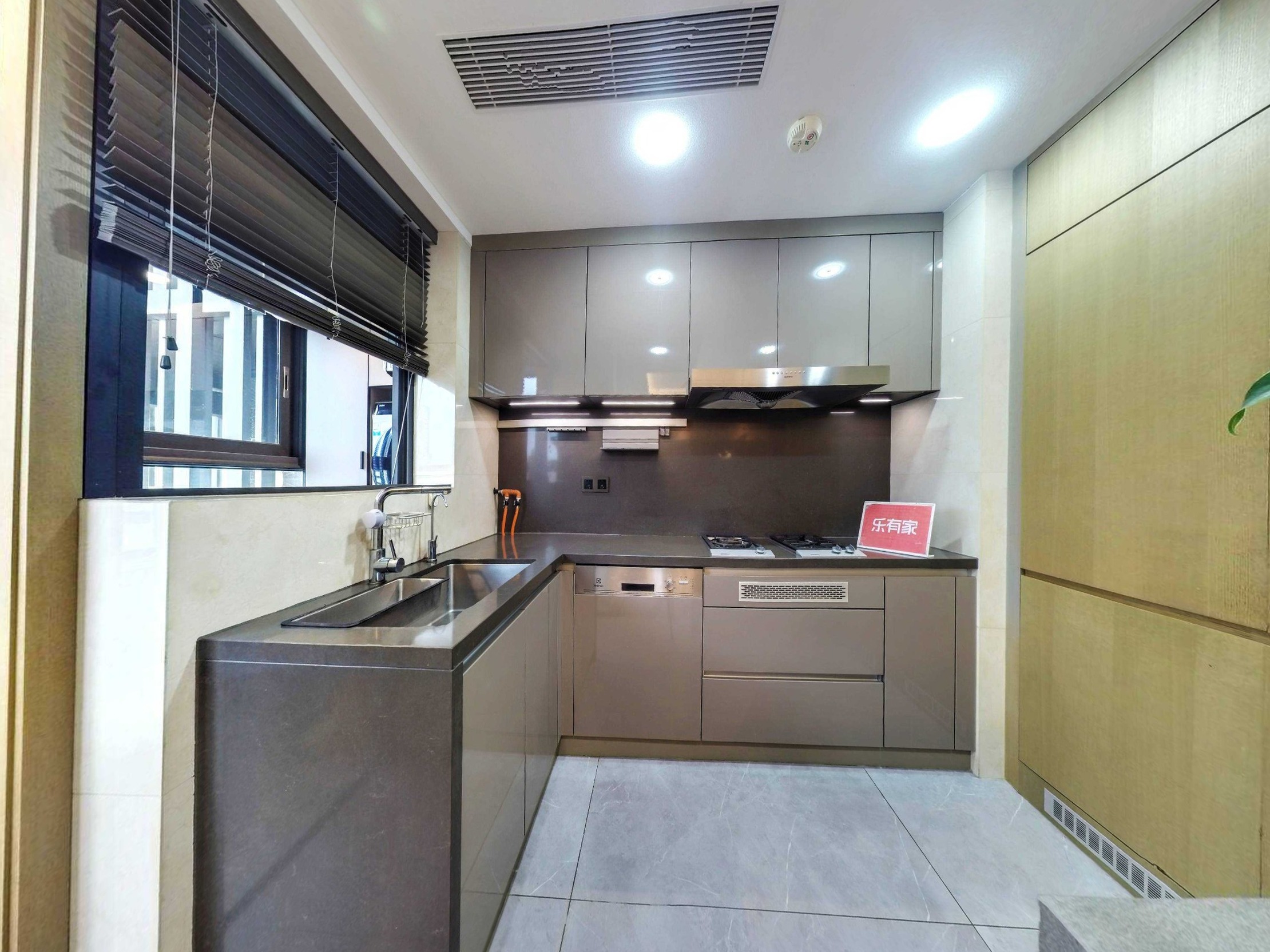 招商领玺家园，正规三房，户型方正，使用率高