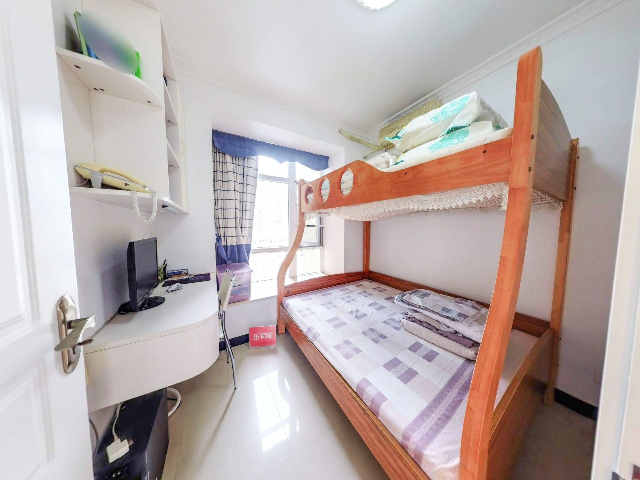 仙湖枫景家园，税费低，户型方正，通风采光优，人车分流，配备空中花园，业主诚心出售，预约后可实地看房。