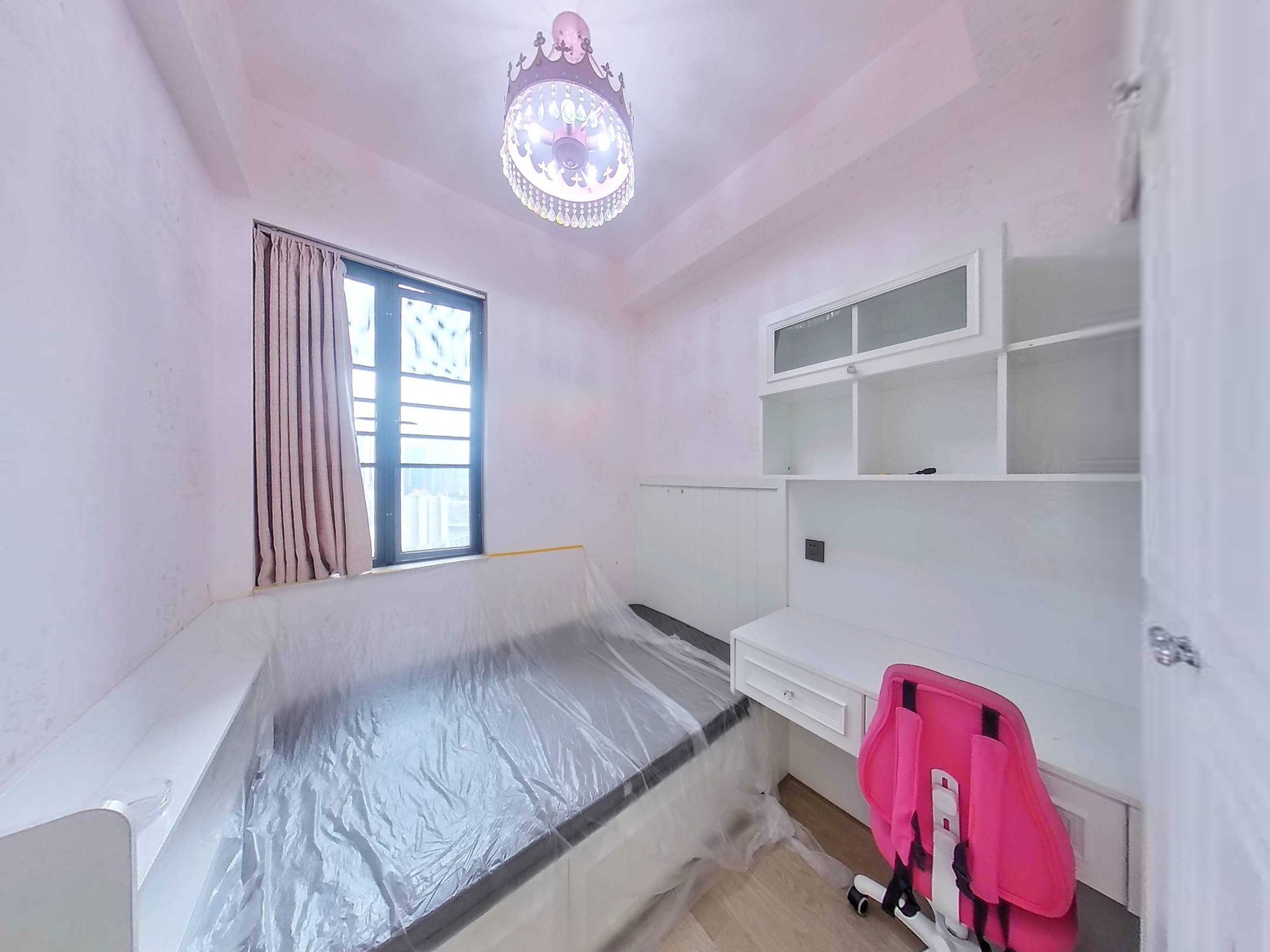 壹成9区新出百万新装修笋盘，复式方正6房2卫，直接拎包即住