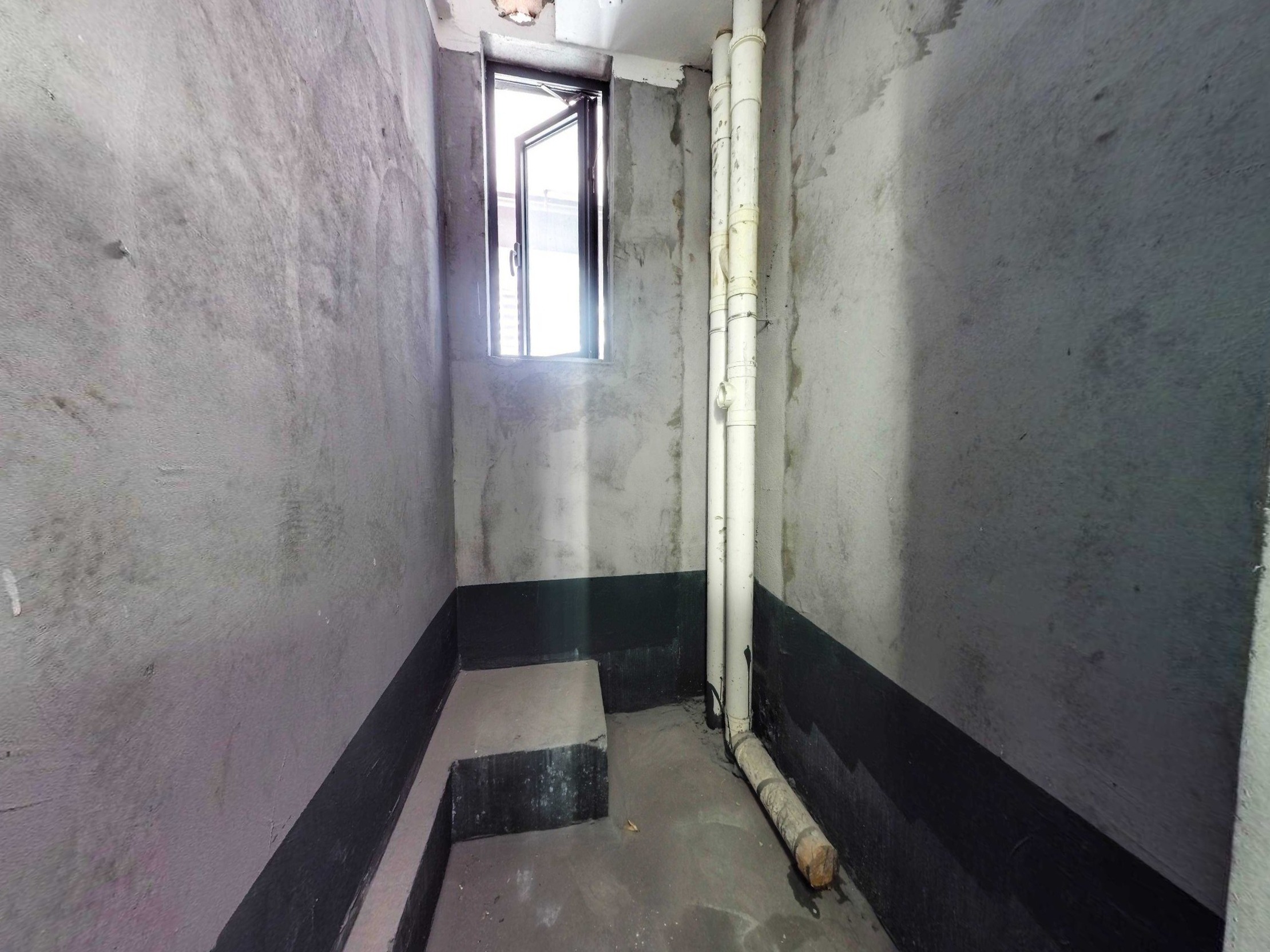 海峦坊东南向3房，0距离12号线，诚心出售