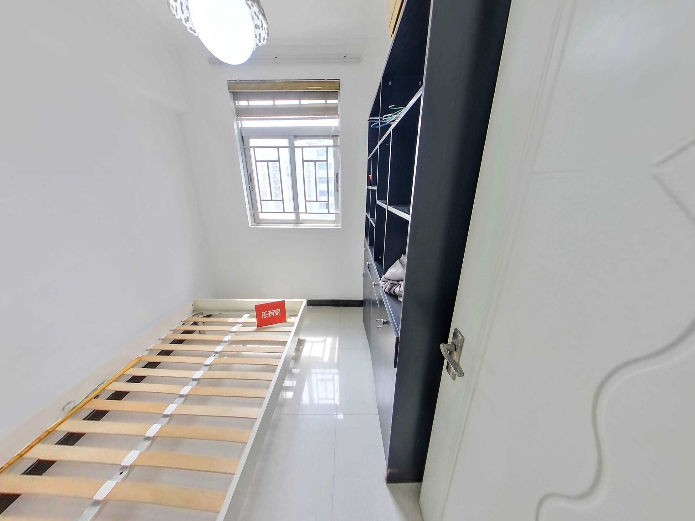 地铁口，装修好、居家舒服