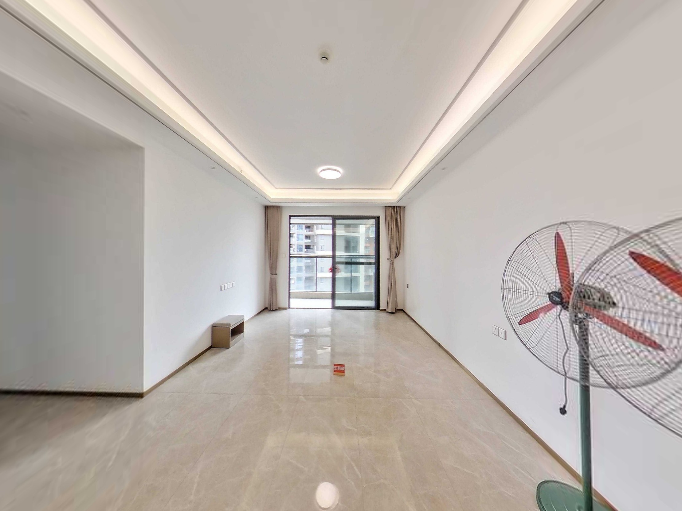 中海寰宇时代，高档花园式小区，实用率高，地段好