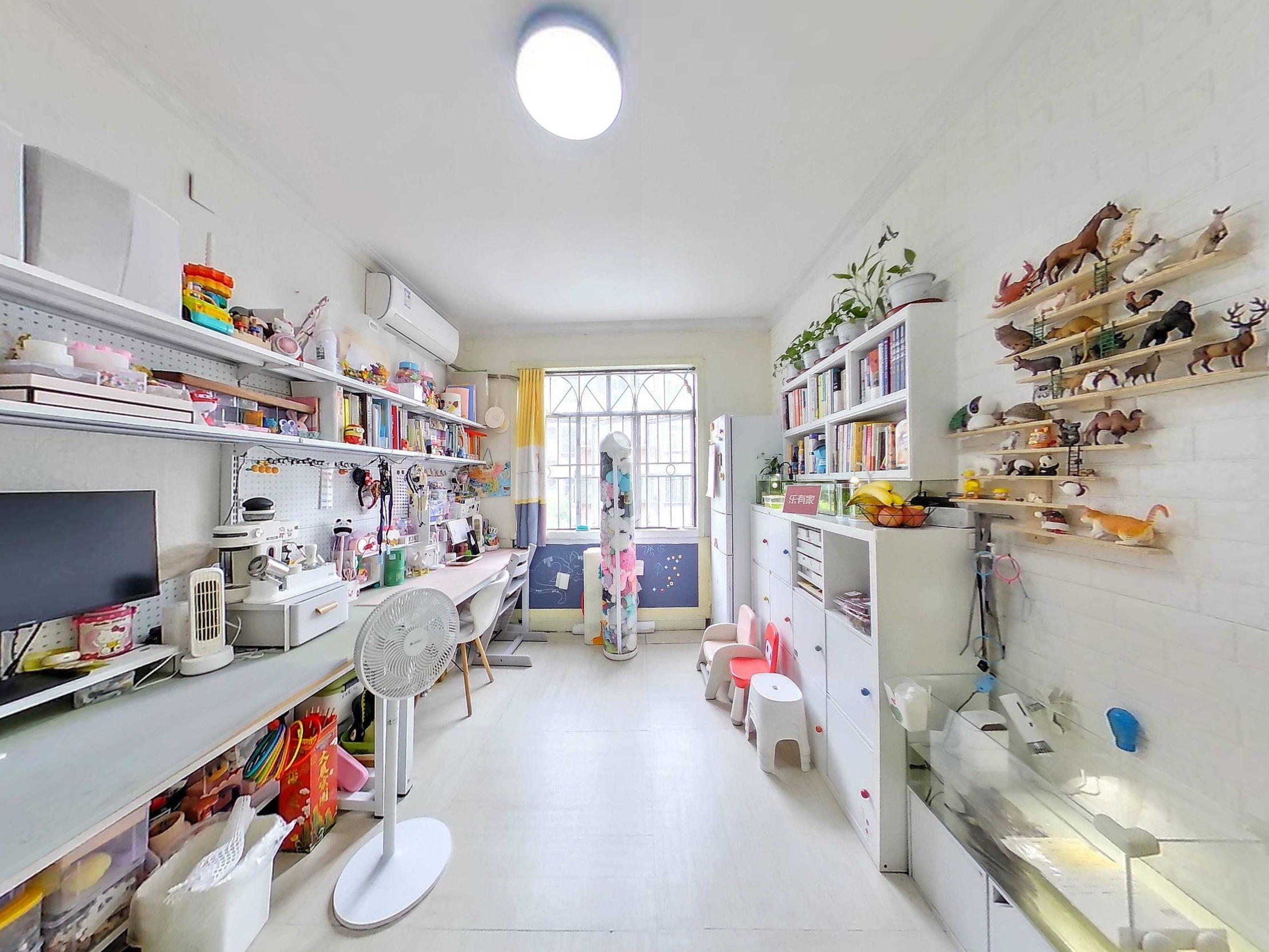 简单的住家装修，周边配套齐全，交通便利。-深圳华茂苑二期二手房