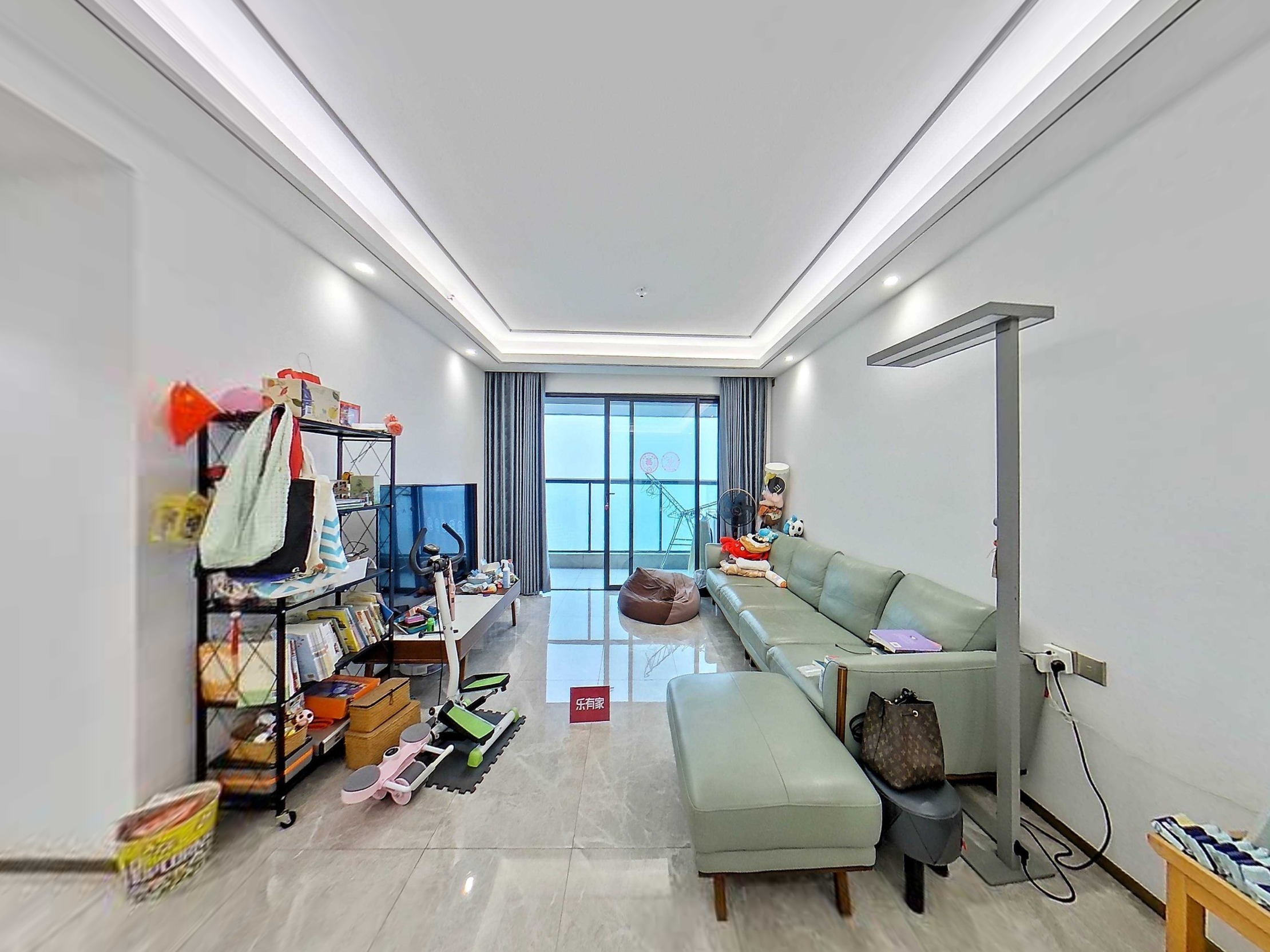 光明大第新上精装修3房，看花园住家安静，诚心出售，看房方便