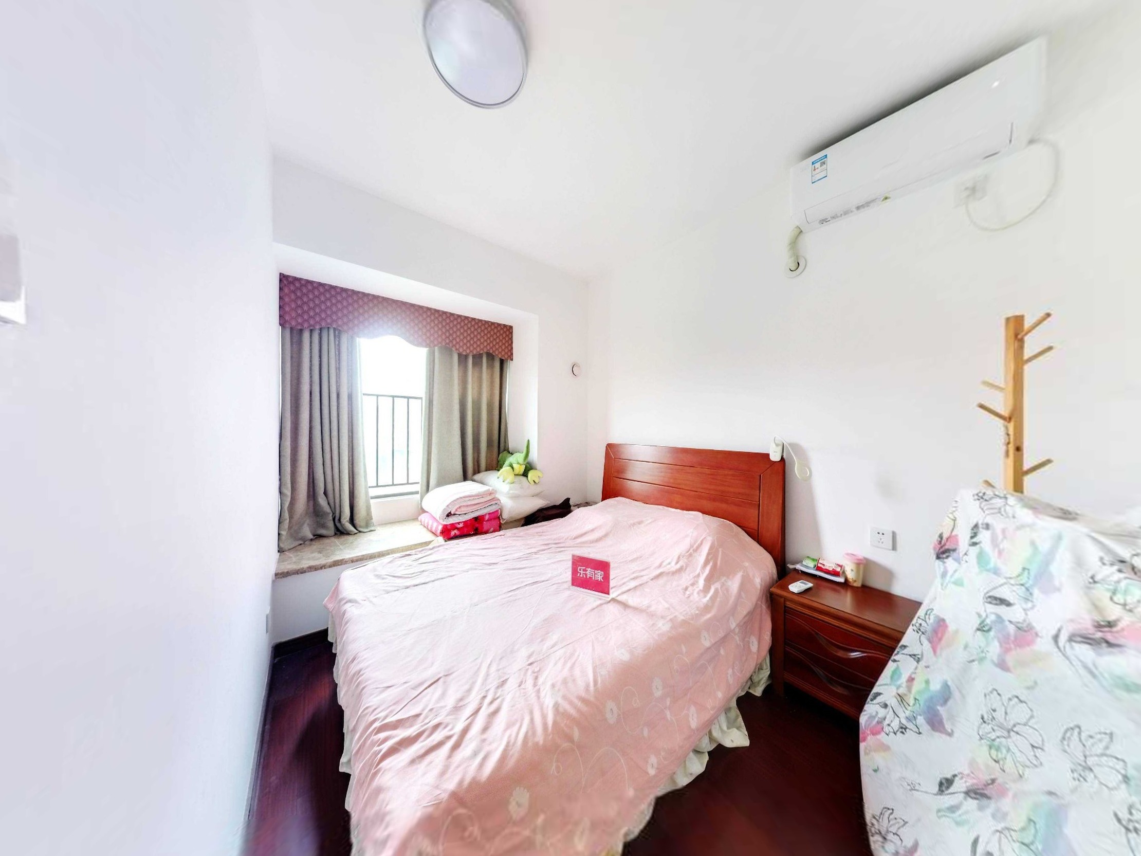 万科精装修四房诚心出售