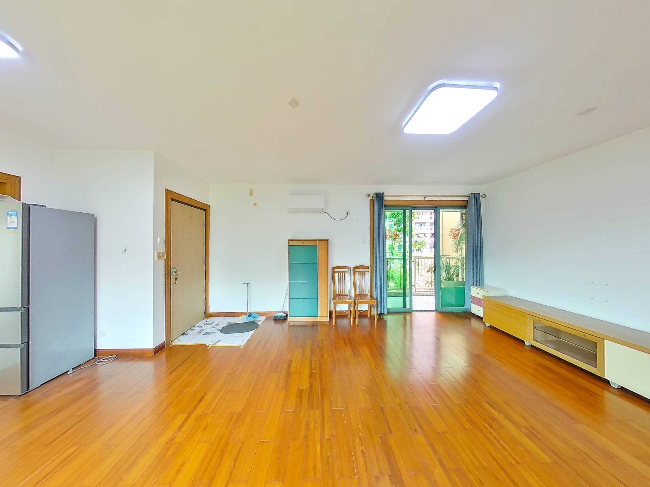 八区方厅南北通透，大三房，低密度居住舒适-江门梅林一村八区租房