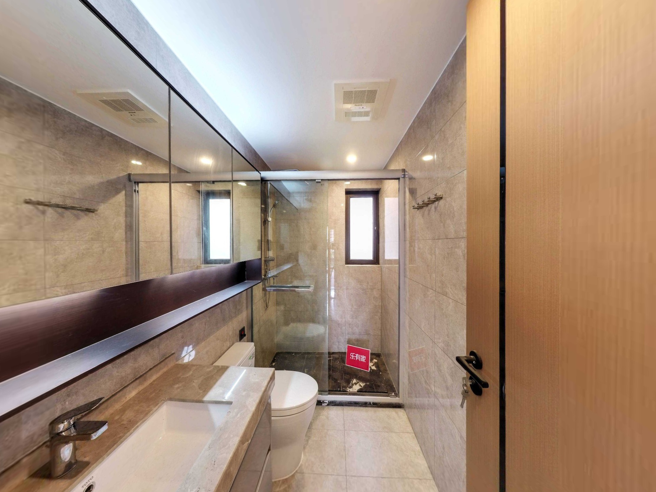 星河东悦湾，南向四房。全新为住，随时可以密码看房