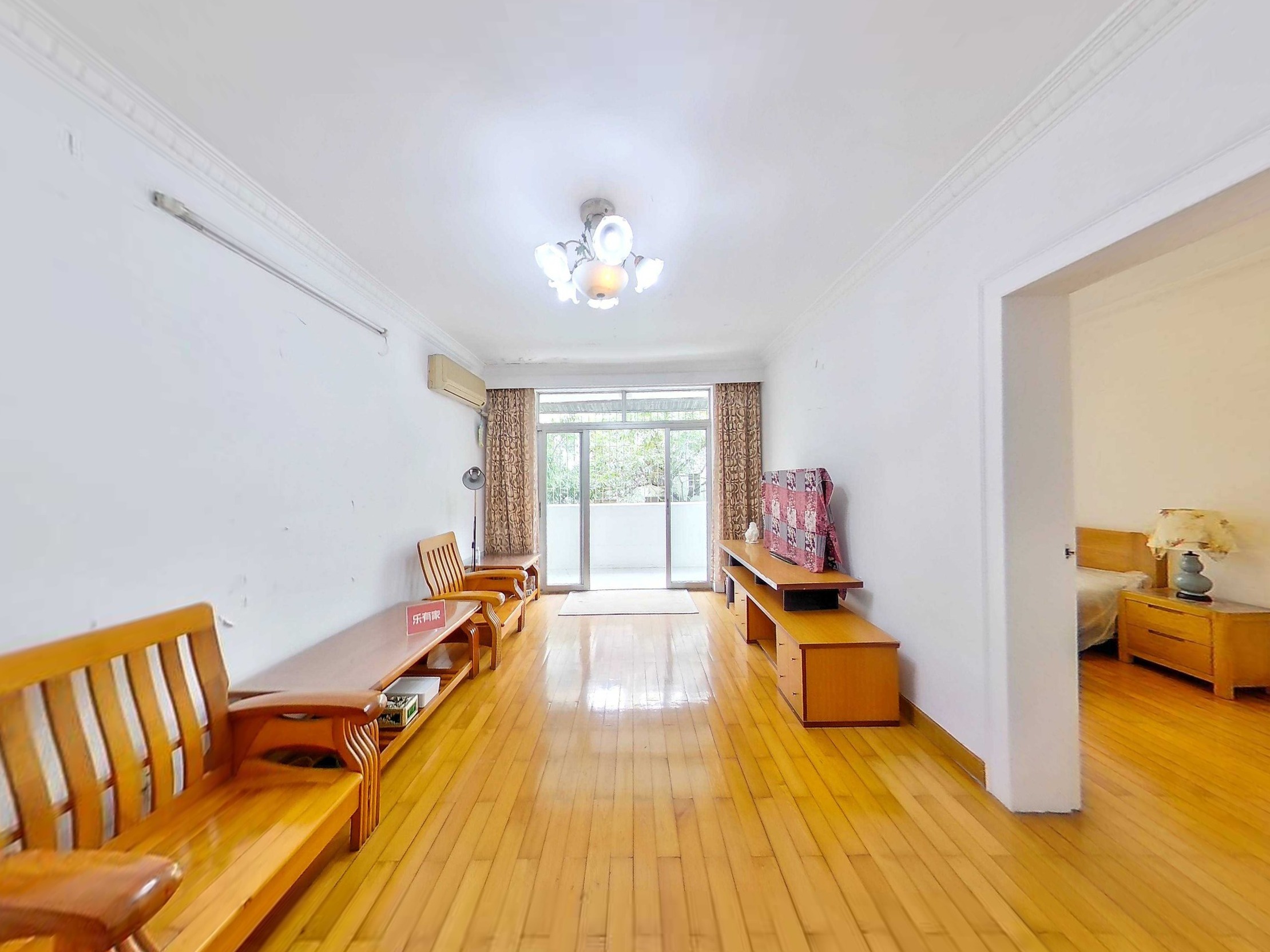 翡翠名园东精装8室3厅283.08m²，多一层露台！！