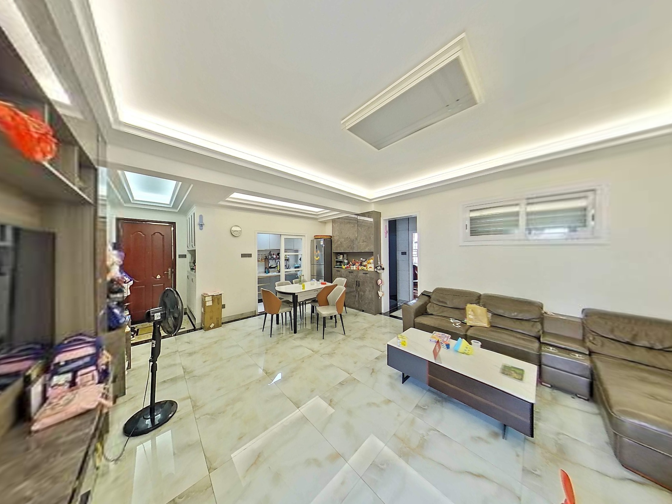 业主诚心出售，看房方便，小区安静，很适合居住，电梯小高层，欢