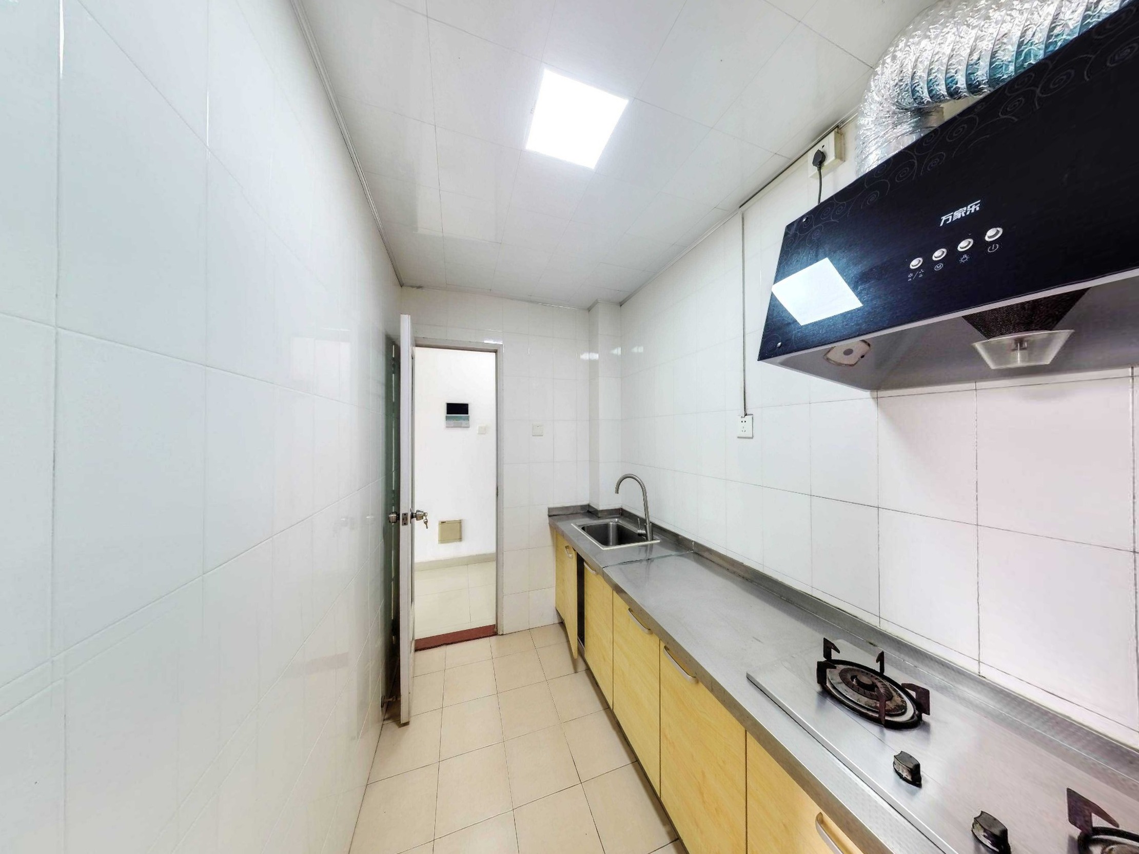 南山中、心区精装2房，楼下就是地铁口，业主诚售！