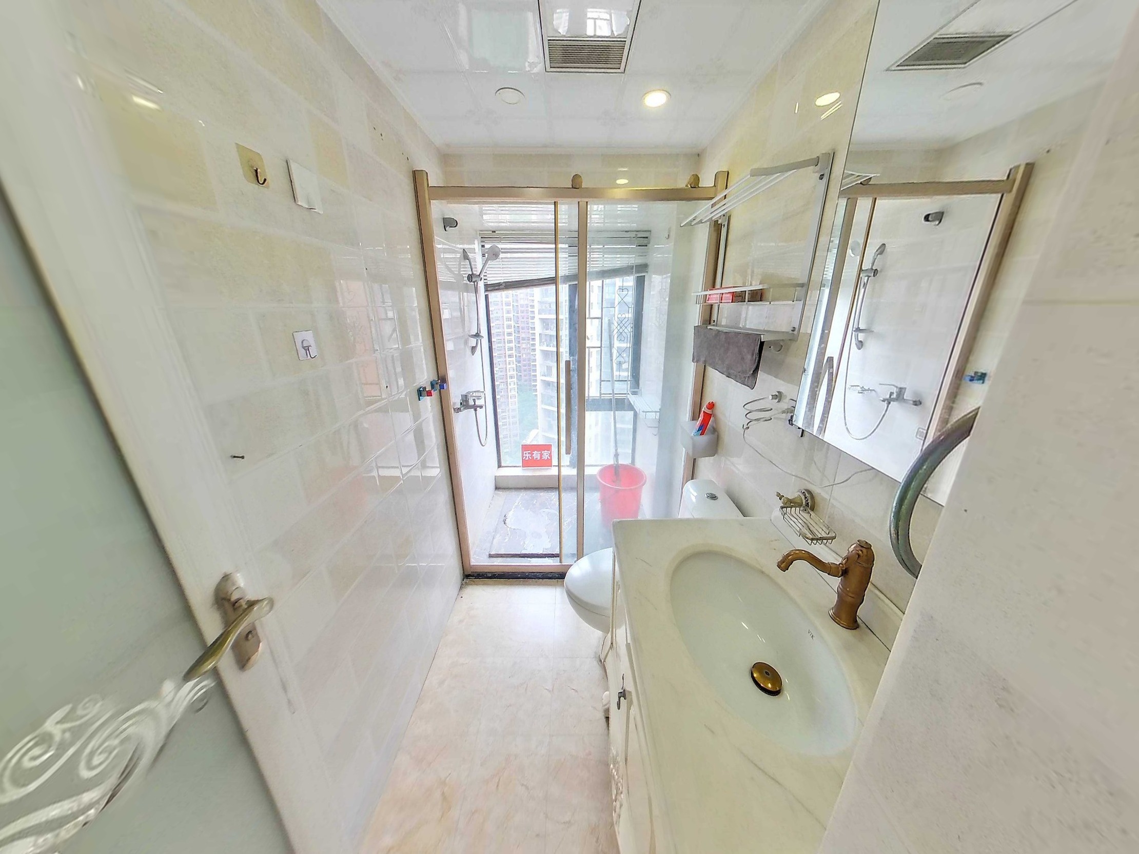 高铁站旁星河丹堤