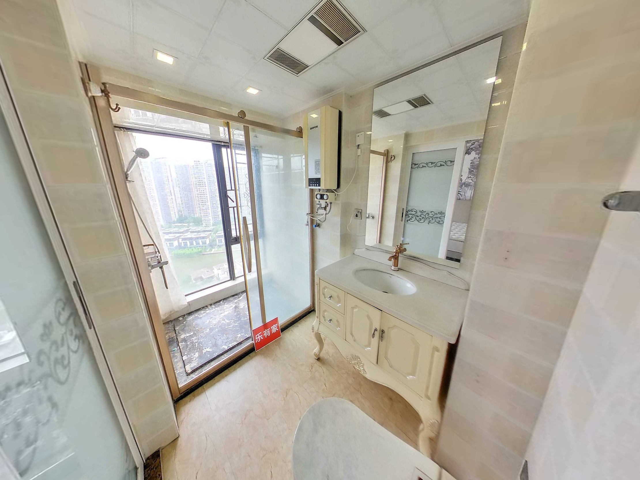 高铁站旁星河丹堤