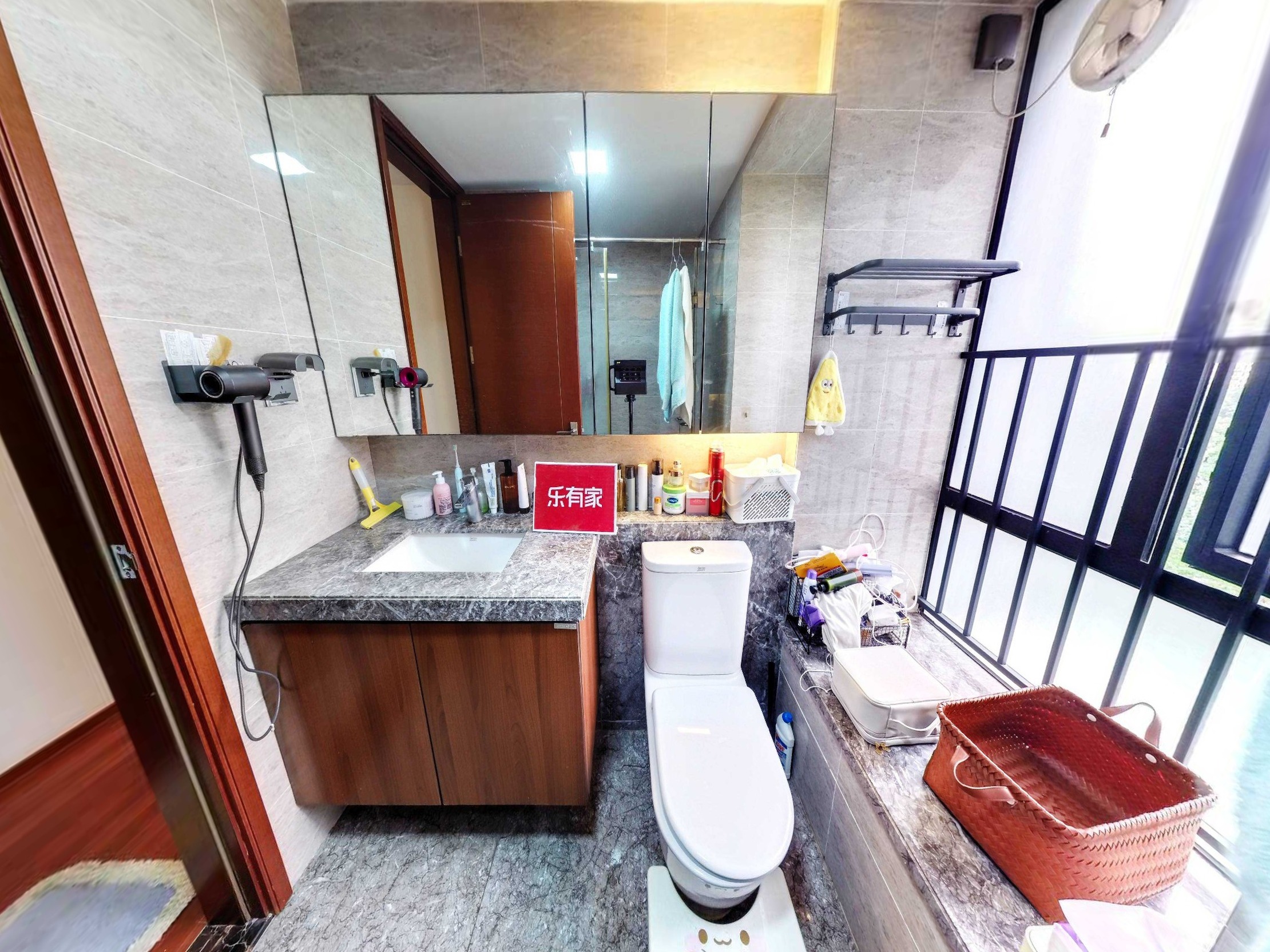 越秀滨海御城，繁华地段，品质装修，价格可谈好沟通