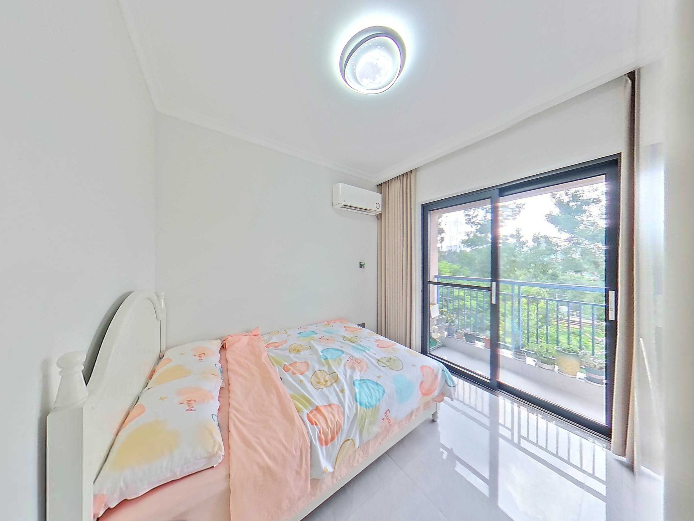 四季花城豪华装修，3房2厅，朝南，全屋定制，中间楼层